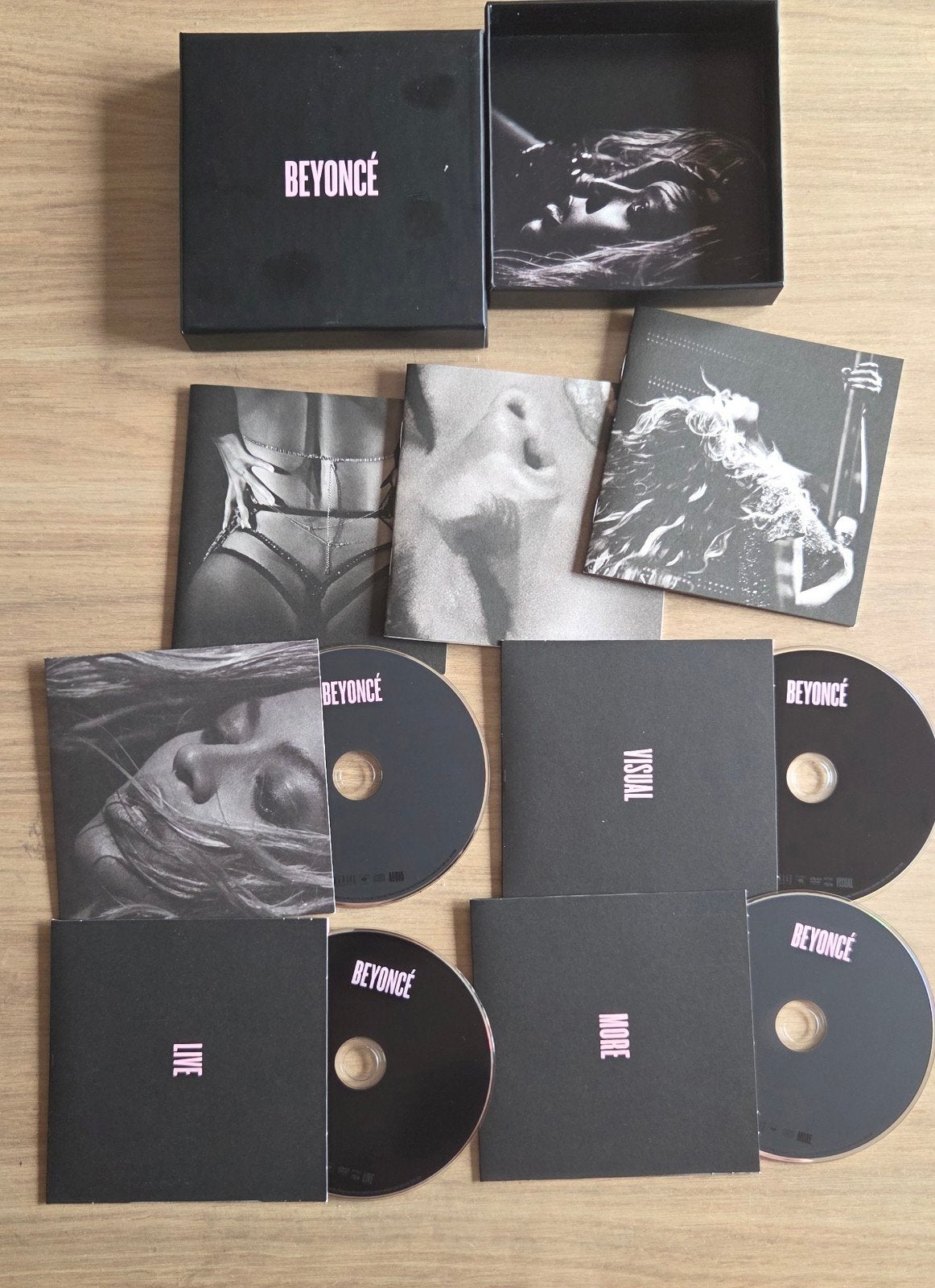 Beyoncé - Zelfgetiteld Boxset (CD + DVD/Blu-ray), Cd's en Dvd's, Cd's | Pop, Zo goed als nieuw, Ophalen of Verzenden