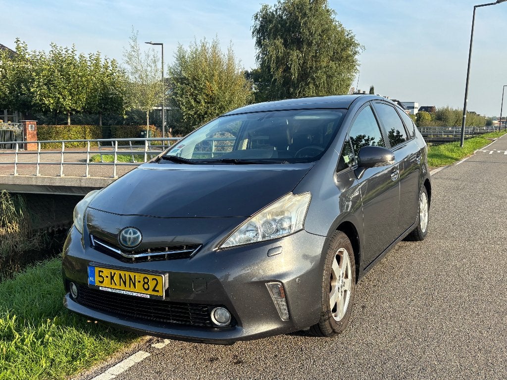 Toyota Prius Wagon 1.8 Hybrid 136PK Aut 95g 2013 Antraciet, Zwart, 4 cilinders, 7 stoelen, 84 €/maand
