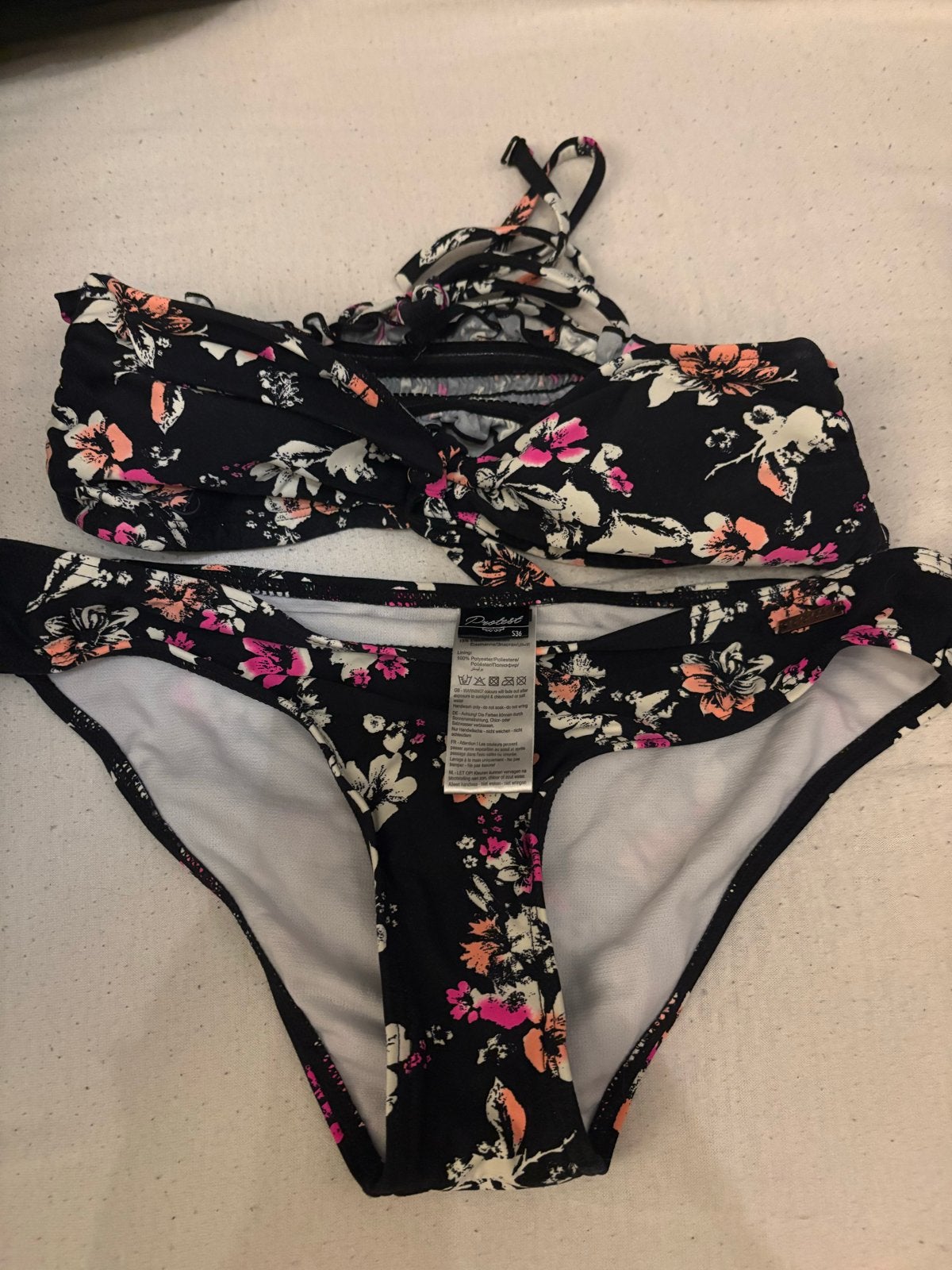 Protest Bikini Zwart met Bloemenprint maat S (36), Kleding | Dames, Badmode en Zwemkleding, Ophalen, Zo goed als nieuw, Zwart