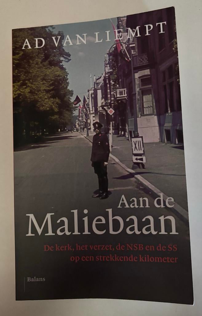 Aan de Maliebaan - Ad van Liempt (Geschiedenis WOII Utrecht), Boeken, Ophalen of Verzenden, 20e eeuw of later, Zo goed als nieuw