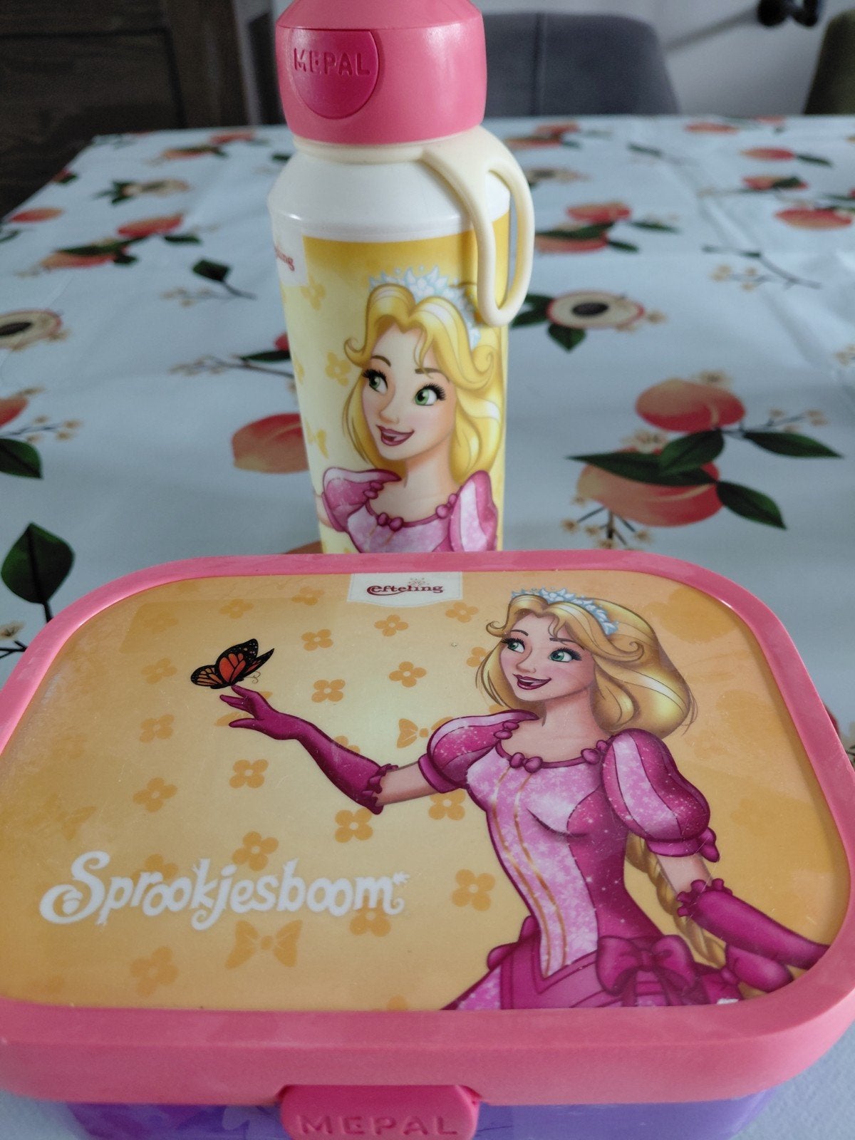 Mepal Efteling Broodtrommel en Drinkbeker Rapunzel, Ophalen, Gebruikt