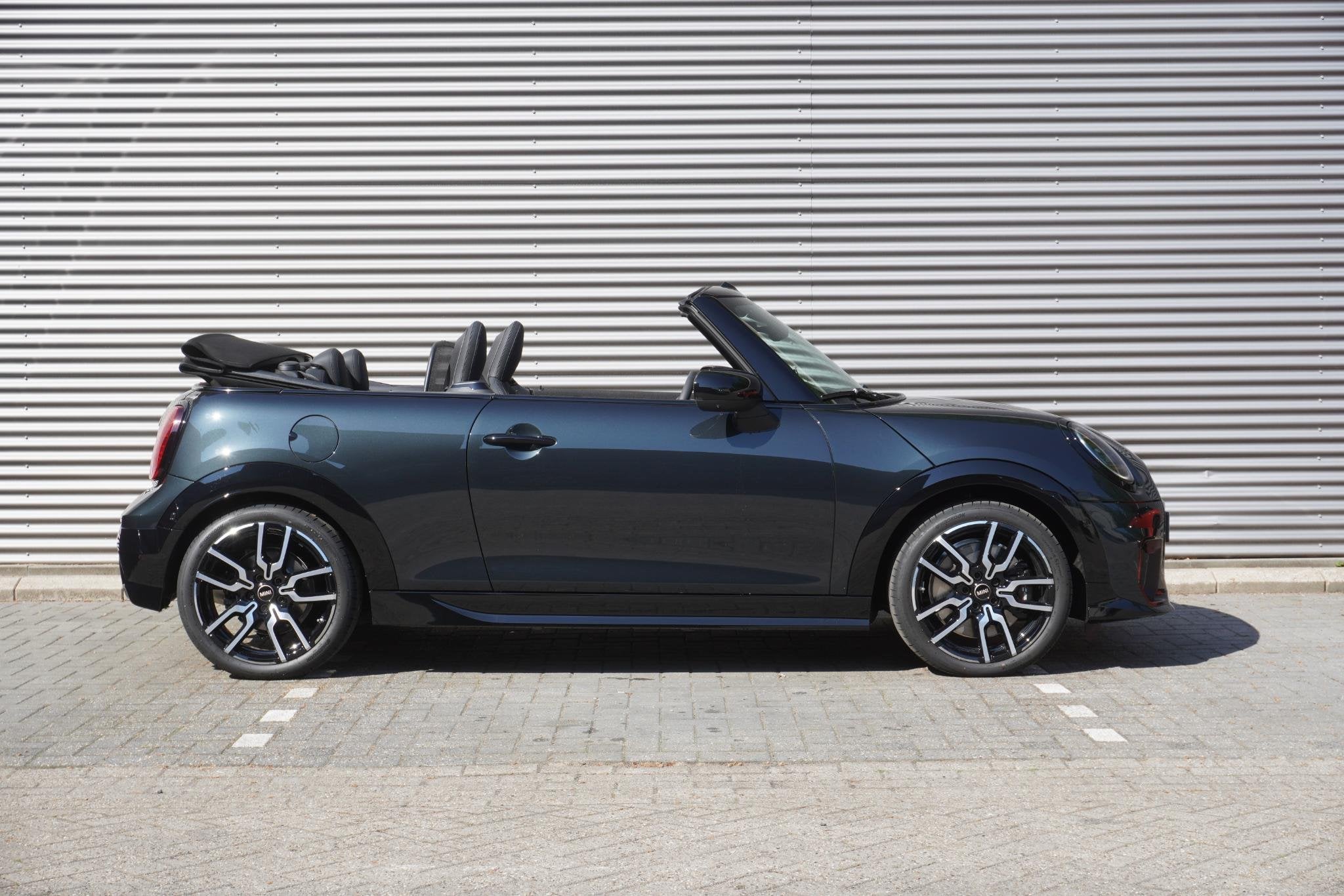 MINI Cabrio Cooper S John Cooper Works Uitvoering | Pakket X, 1998 cc, 4 cilinders, 4 stoelen, Origineel Nederlands