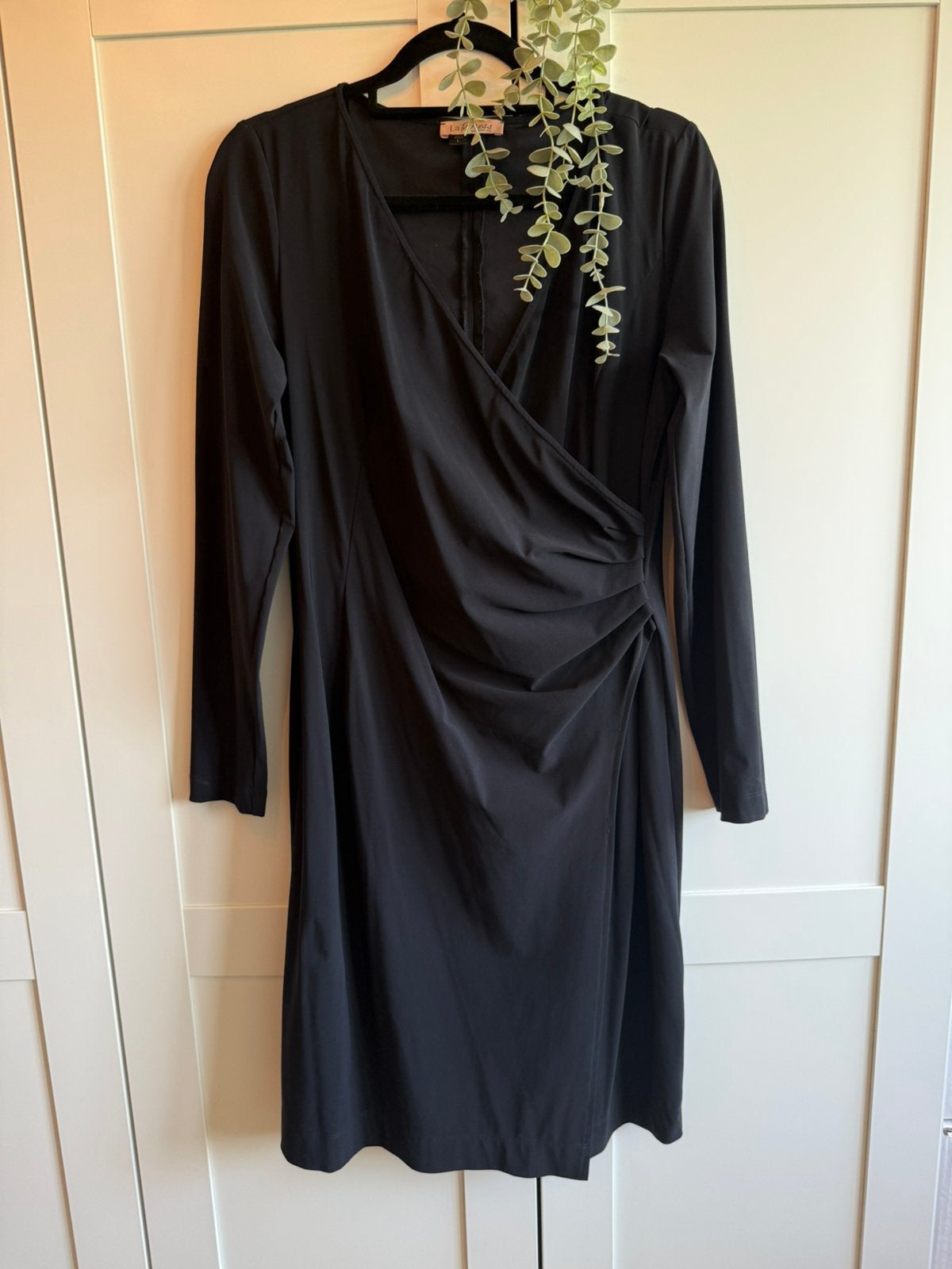 LaDress, zwart jurkje (L) met vaste overslag, Zwart, Maat 42/44 (L), Ophalen of Verzenden, Zo goed als nieuw