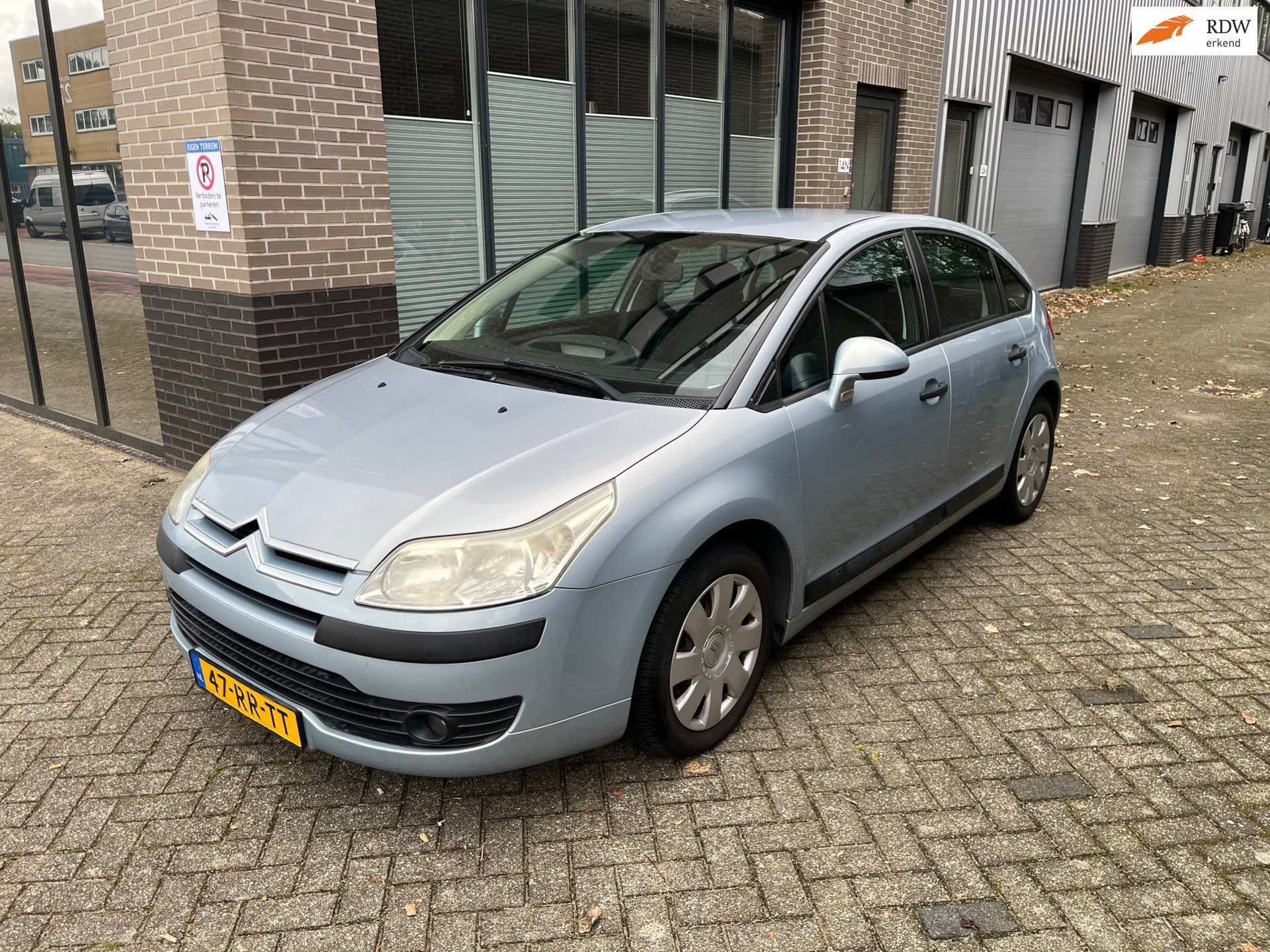 Citroen C4 1.6-16V Ligne Prestige! Airco! Boekjes! Cruise!, Auto's, Voorwielaandrijving, Dealer onderhouden, Stof, Gebruikt