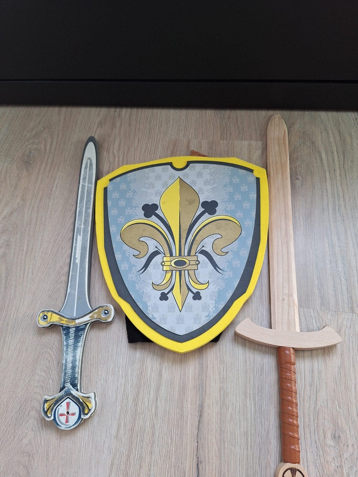 Houten ridder speelset: zwaard en schild, Ophalen of Verzenden, Gebruikt, Jongen of Meisje