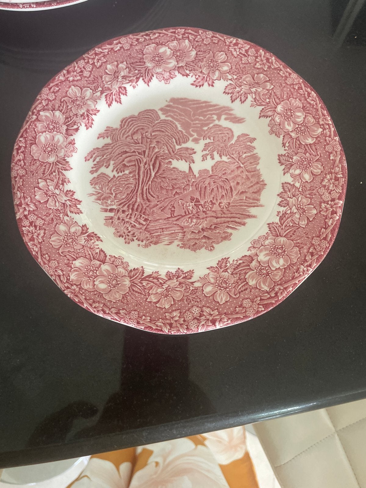 Wedgwood Woodland bord - rood/wit, vintage, Antiek en Kunst, Antiek | Servies los, Ophalen of Verzenden