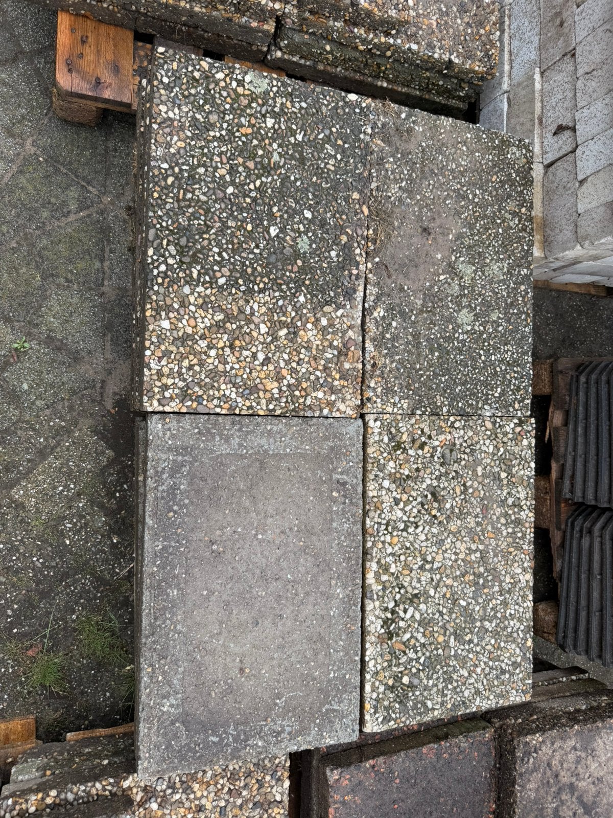 Gratis Grindtegels (40x60 & 50x50) op pallet in Deventer, Ophalen, Gebruikt, 10 m² of meer, Grind