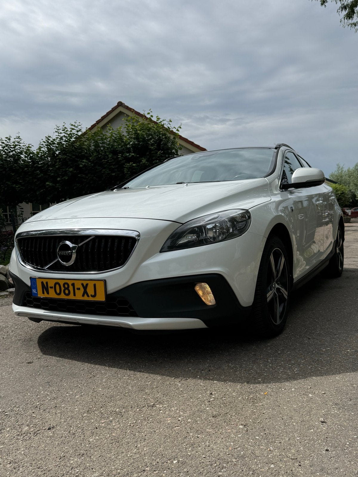 Volvo V40 2.0 D2 120PK Geartronic 2016 Wit, Auto's, Volvo, 1363 kg, 4 cilinders, Wit, Diesel