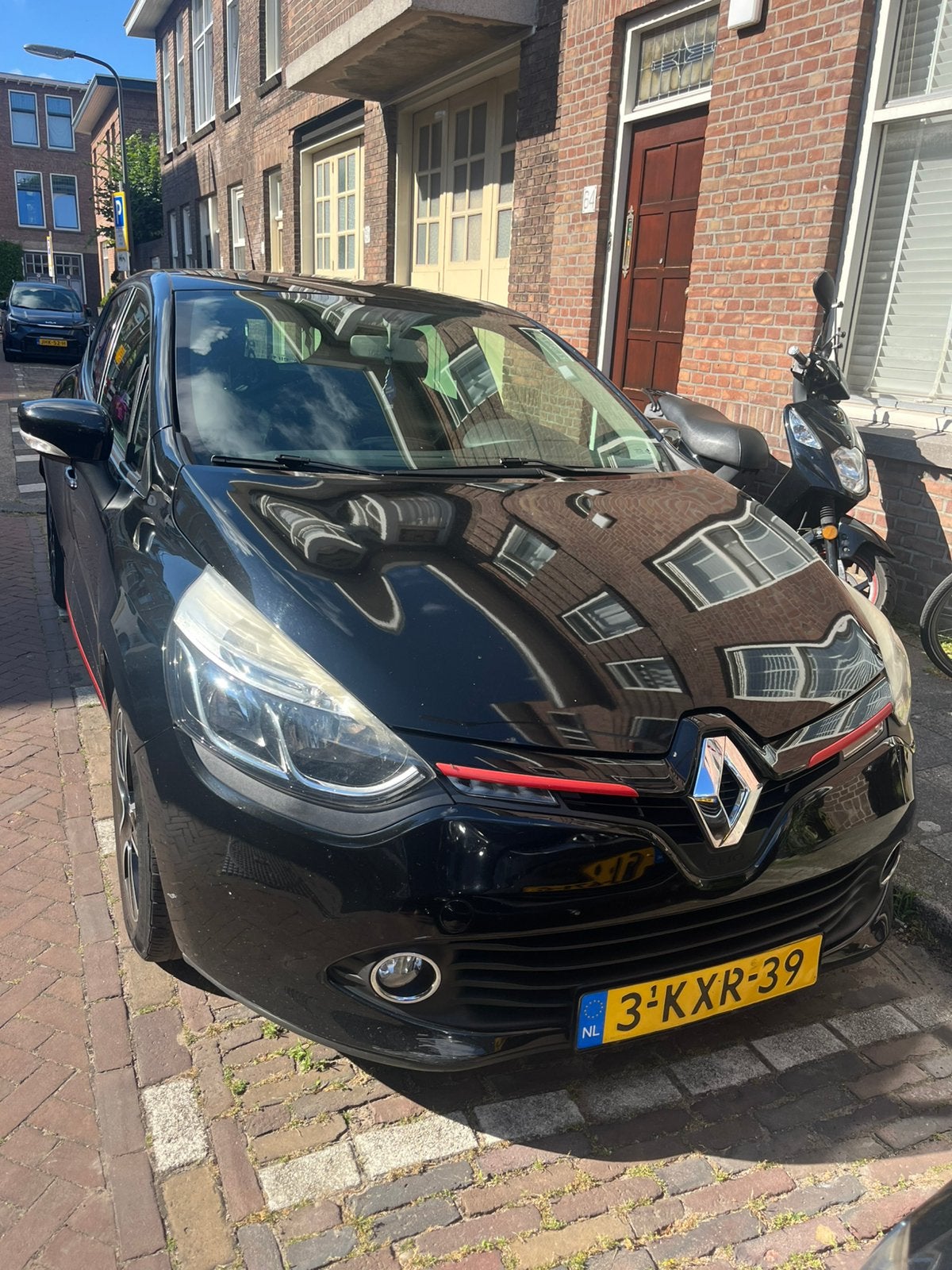 Renault Clio 0.9 TCE 66KW 5-DRS 2013 Zwart, Voorwielaandrijving, 898 cc, 40 €/maand, 540 kg