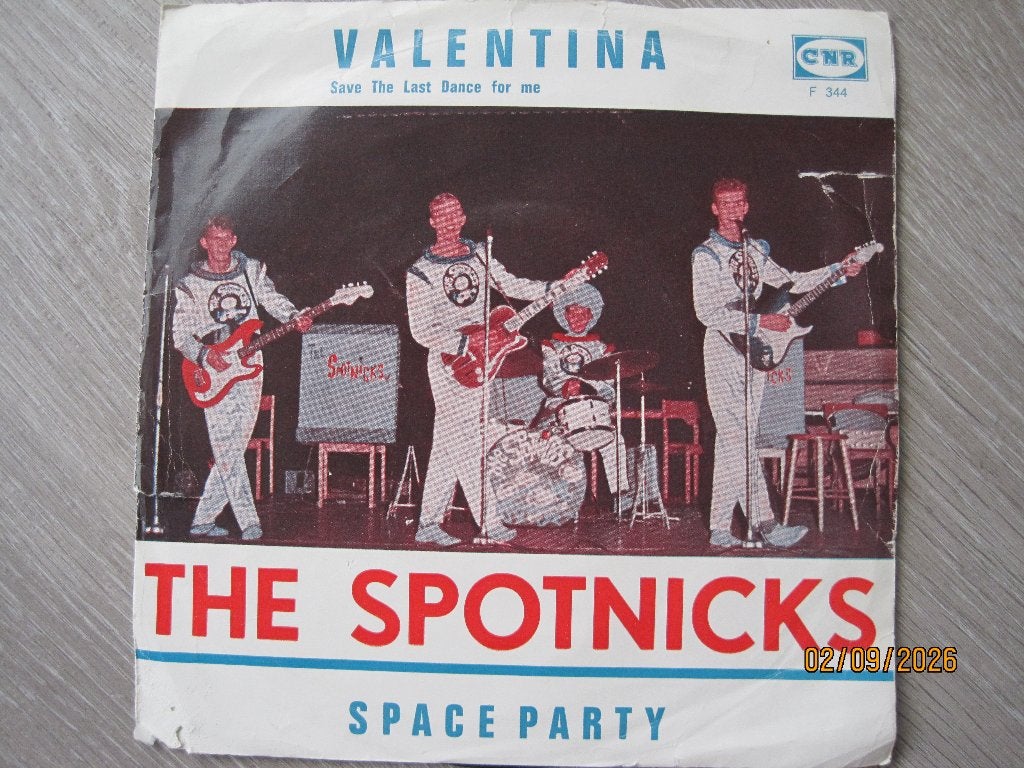 The Spotnicks   -   Valentina (Save the last dance for me), Fotohoes, 7 inch, Ophalen of Verzenden, Zo goed als nieuw