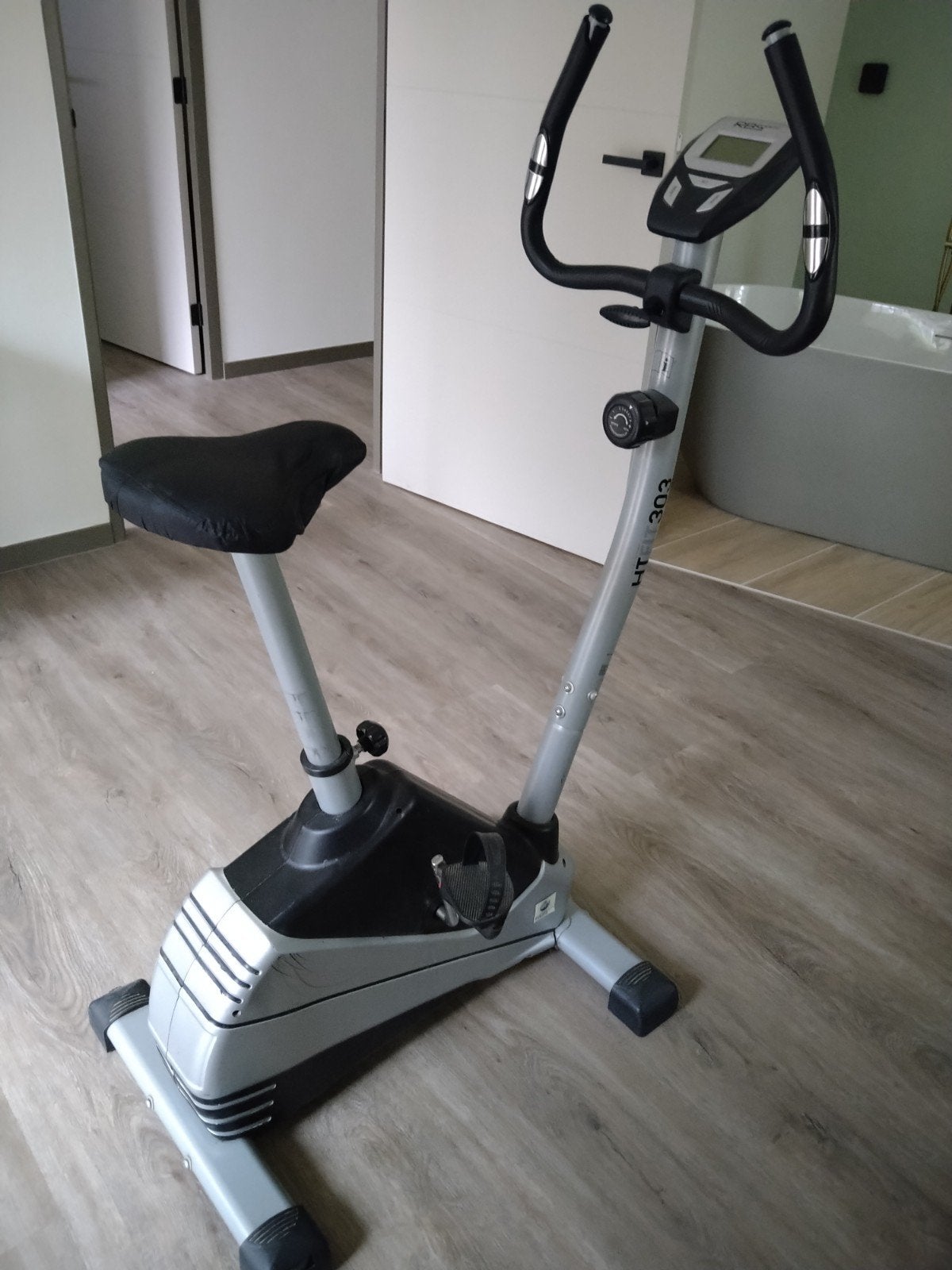 Hometrainer HT-H 303, Ophalen, Gebruikt, Metaal, Benen