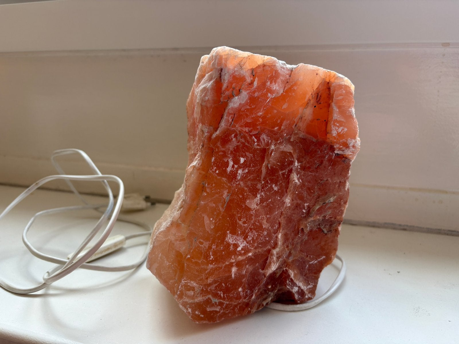 Zoutlamp met licht. Echte steen., Huis en Inrichting, Oranje, Ophalen, Zoutlamp, Met schakelaar