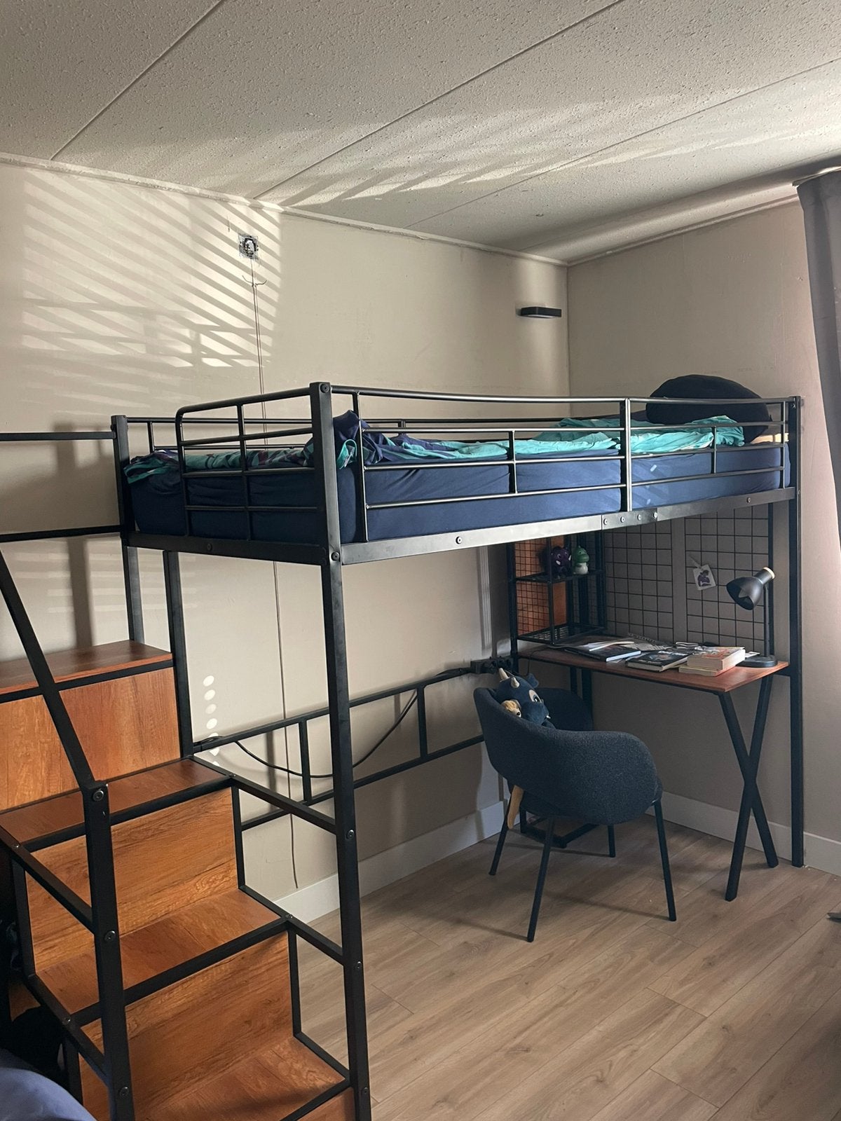 Stoere hoogslaper met bureau en kast (90 x 200 cm), Ophalen, Eenpersoons, Zo goed als nieuw, 200 cm