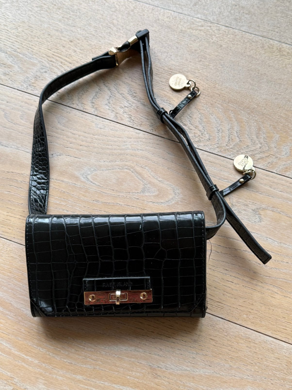 River Island Heuptas / Crossbody Tas Zwart Goudkleurig, Sieraden, Tassen en Uiterlijk, Ophalen of Verzenden, Gebruikt, Zwart, Overige typen