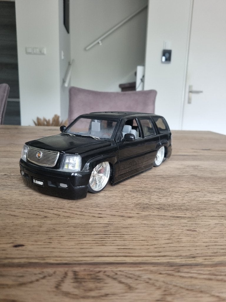 Cadillac Escalade DubCity 1:18, Hobby en Vrije tijd, Modelauto's | 1:18, Ophalen of Verzenden, Zo goed als nieuw, Auto, Overige merken