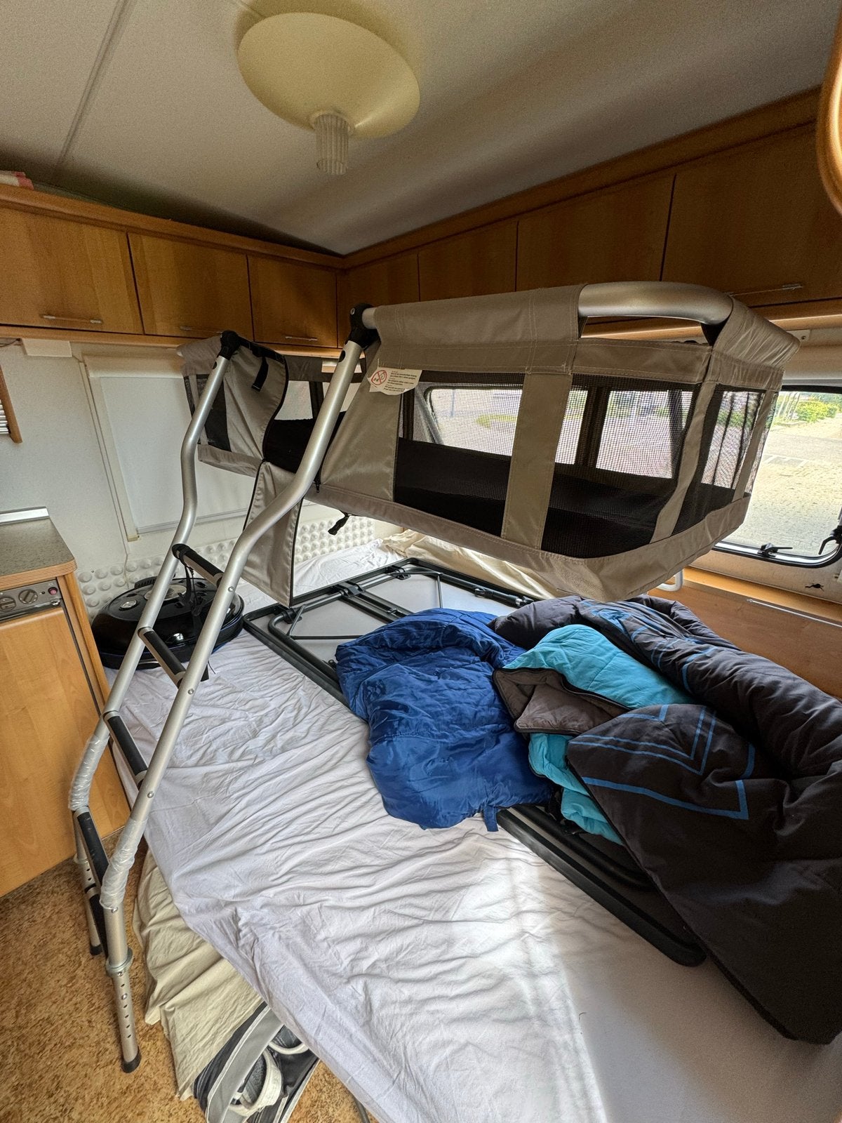 Uwis caravanbed - Handig opklapbaar kinderbed voor caravan, Ophalen, Gebruikt