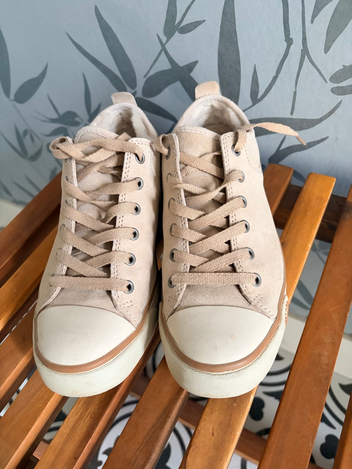 Uggs dames sneakers maat 37 beige, Kleding | Dames, Schoenen, Ophalen of Verzenden, Gedragen, Beige, Sneakers of Gympen