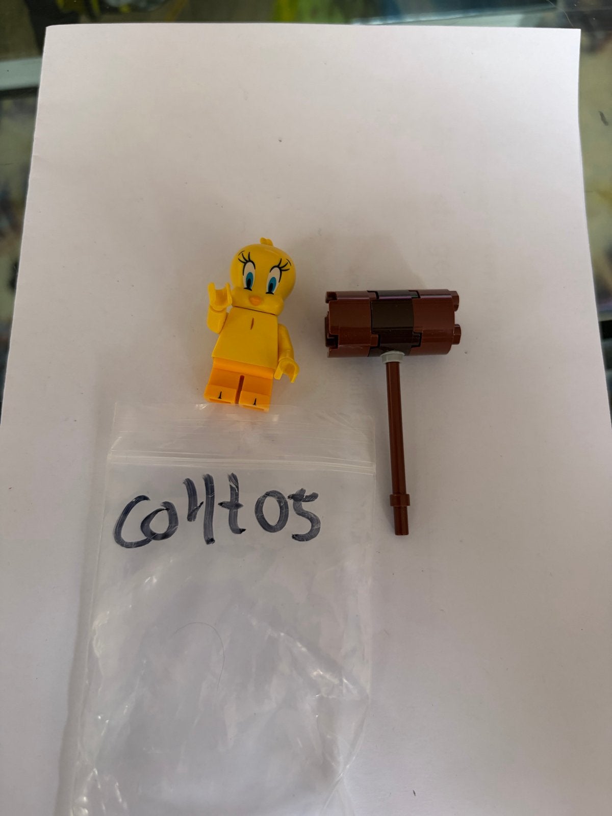LEGO Looney Tunes Tweety minifiguur met hamer (Collt05), Ophalen of Verzenden, Zo goed als nieuw
