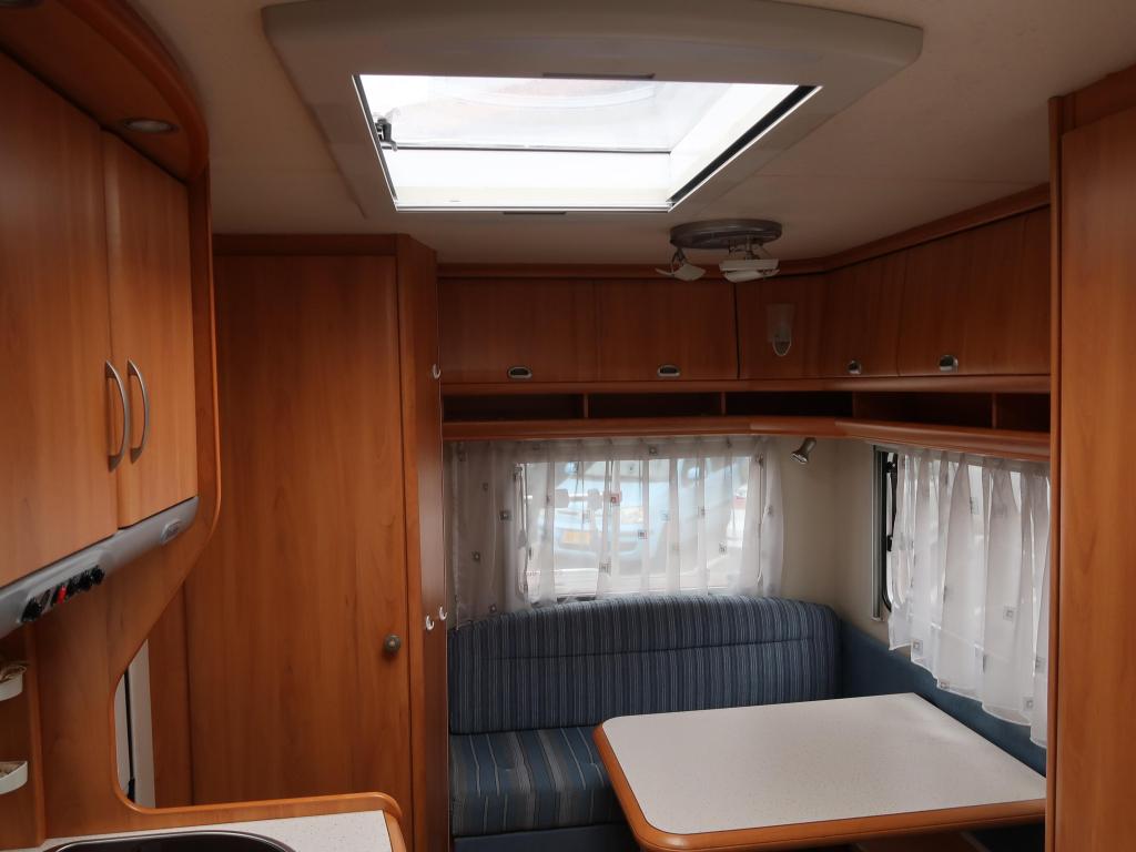 Hobby De luxe Easy 400 SF MET MOVER EN VOORTENT, Caravans en Kamperen, Caravans, Hobby, Treinzit, Schokbreker, Tot en met 4