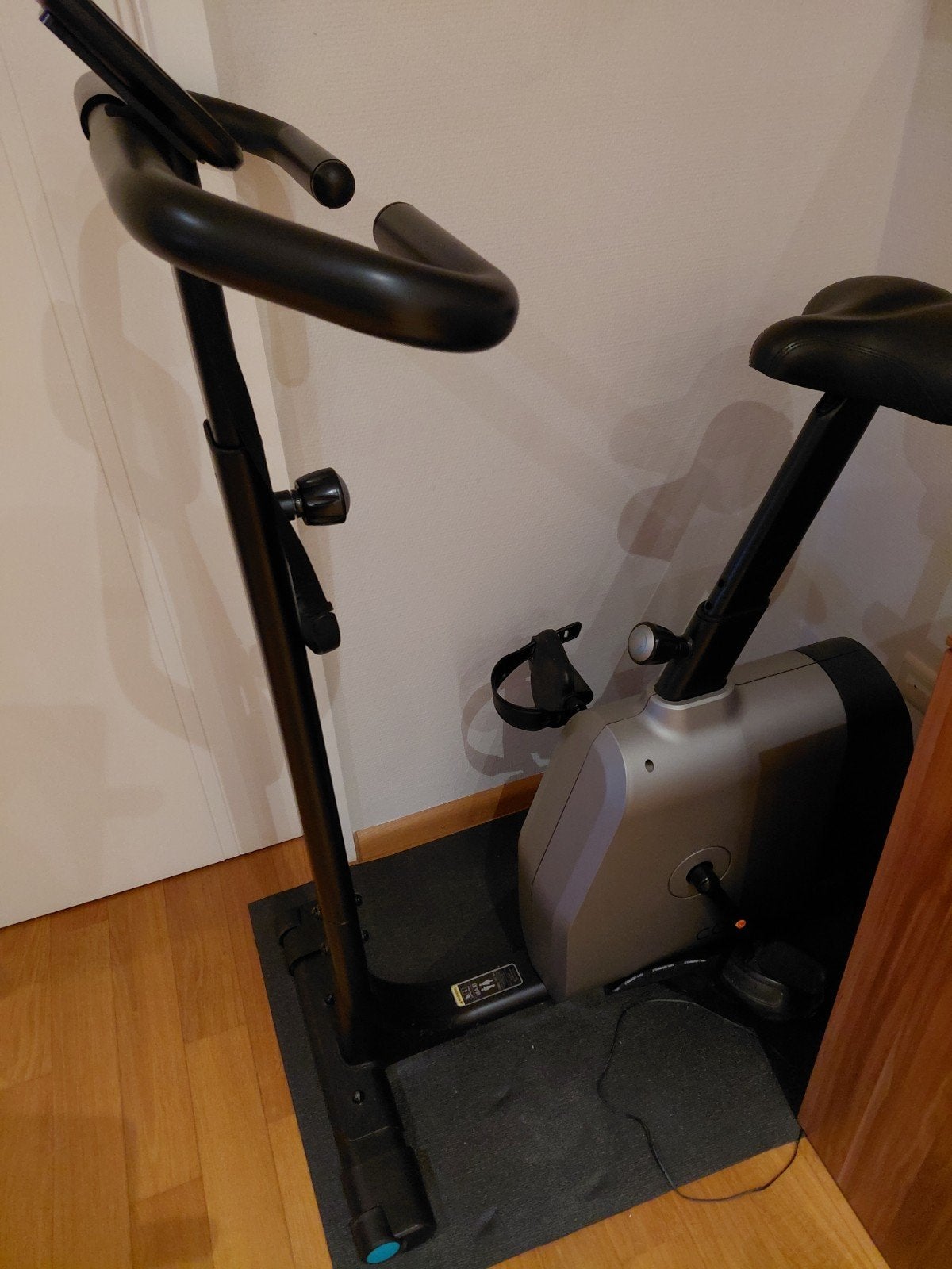 Hometrainer, Domyos
hij is nog in perfecte staat, niet veel, Sport en Fitness, Ophalen, Zo goed als nieuw, Hometrainer