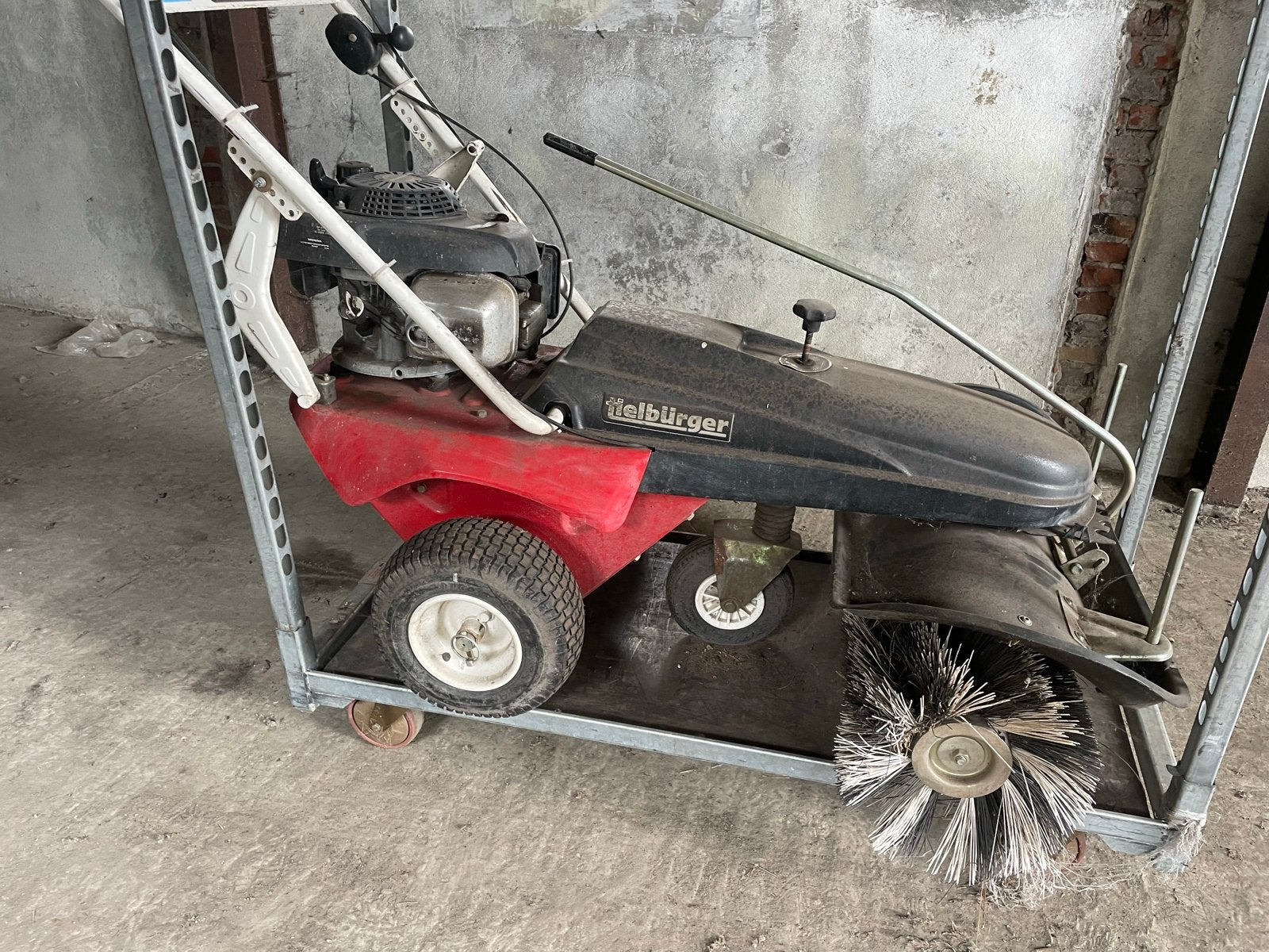 Tielbürger veegmachine met Honda motor, Ophalen, Gebruikt