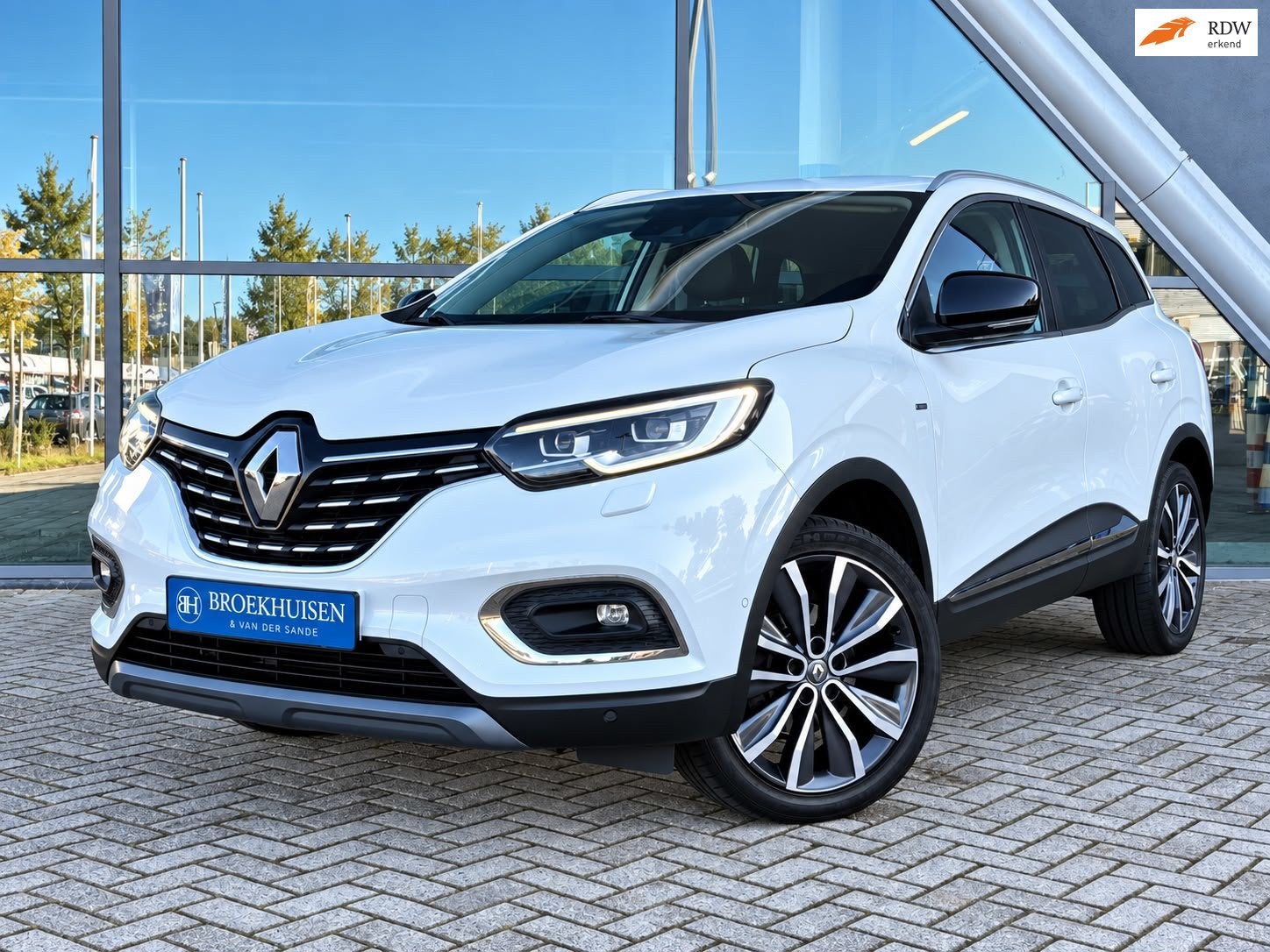 Renault Kadjar 1.3 TCe Intens 140pk Automaat / Trekhaak / Ca, Auto's, Gebruikt, 4 cilinders, 715 kg, Wit