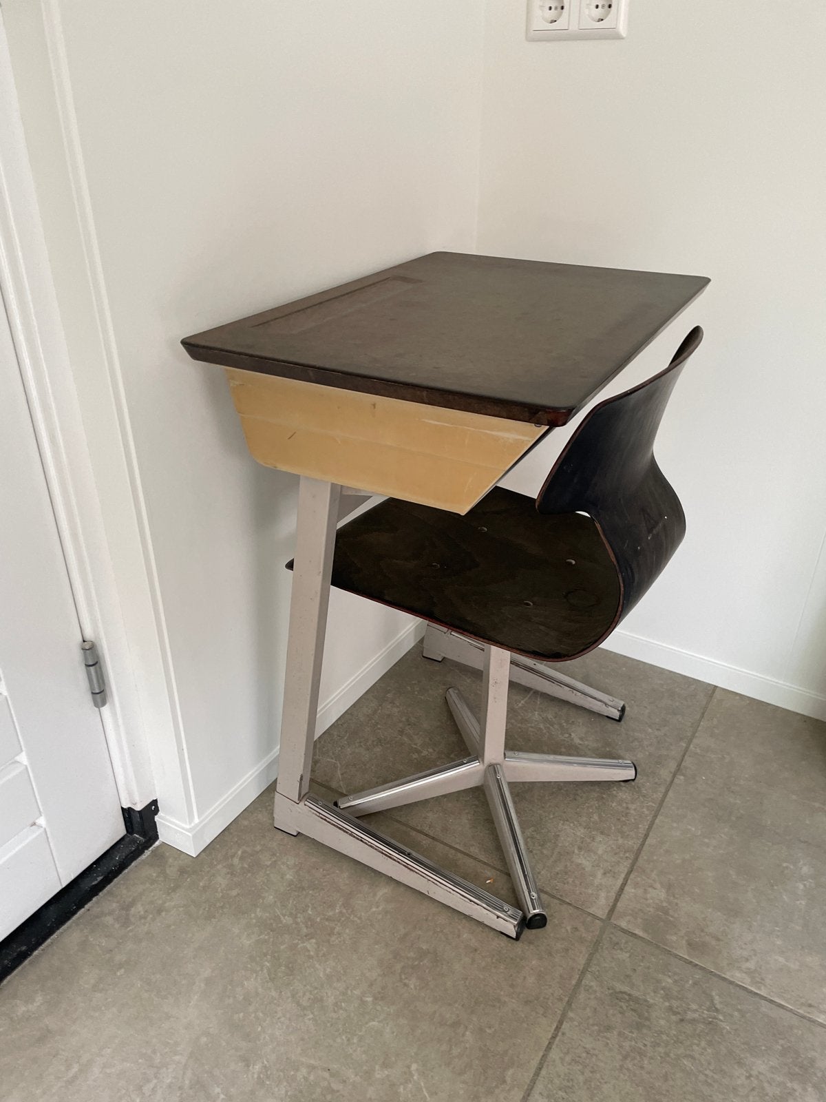 Vintage schoolbank met stoel - Uniek design, Ophalen