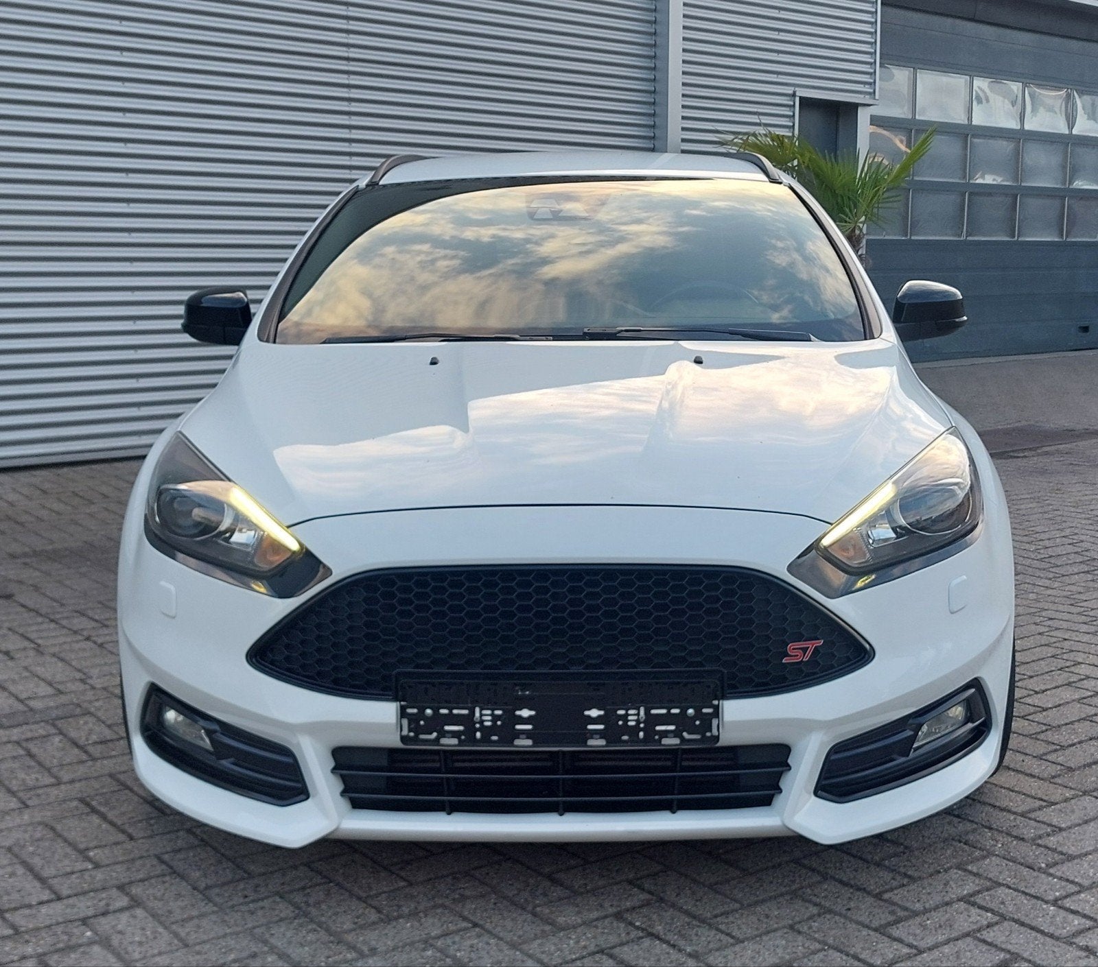Ford Focus 2.0 Ecoboost 184kw Wagon 2016 Wit, Auto's, 4 cilinders, Leder en Stof, Wit, Lichtsensor