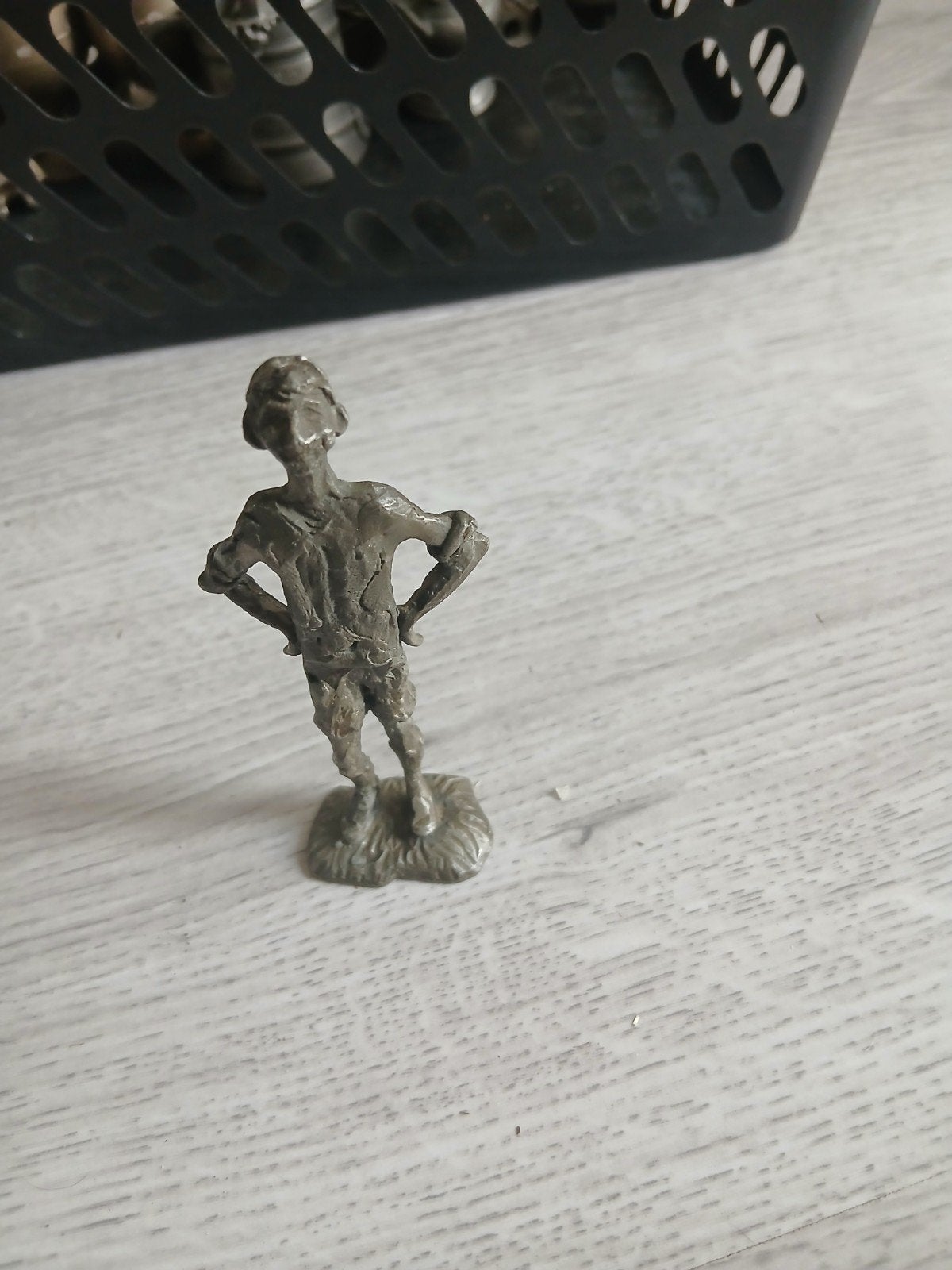 Vintage tinnen beeldje van een jongen, 91% tin, Ophalen of Verzenden