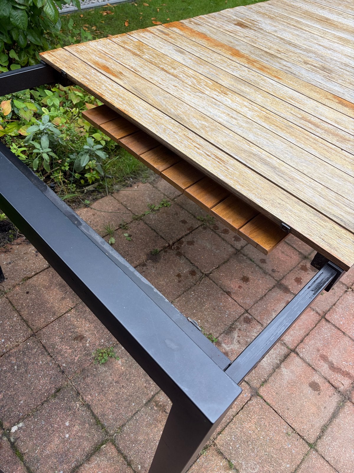 Foto 3 van Uitschuifbare tuintafel - Hout en Metaal
