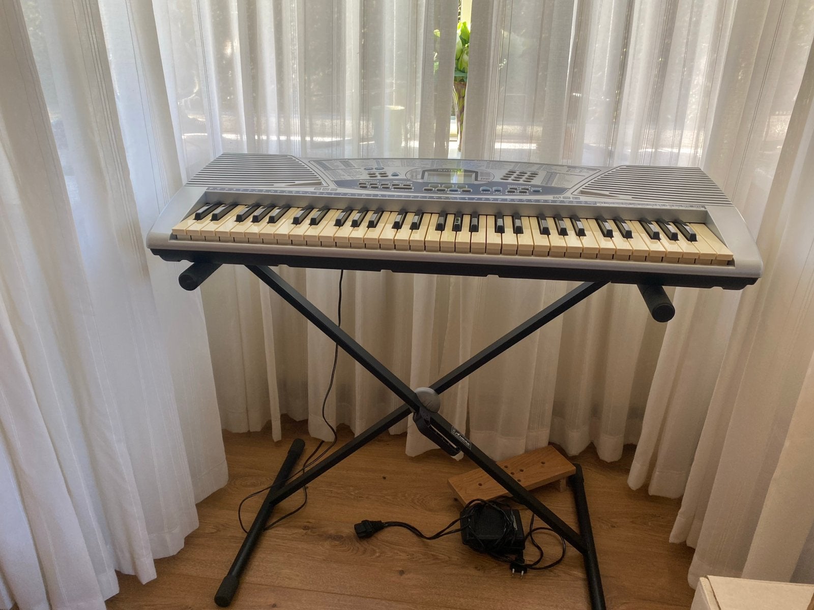 Bontempi keyboard met standaard, Muziek en Instrumenten, 61 toetsen, Zo goed als nieuw, Met standaard, Ophalen