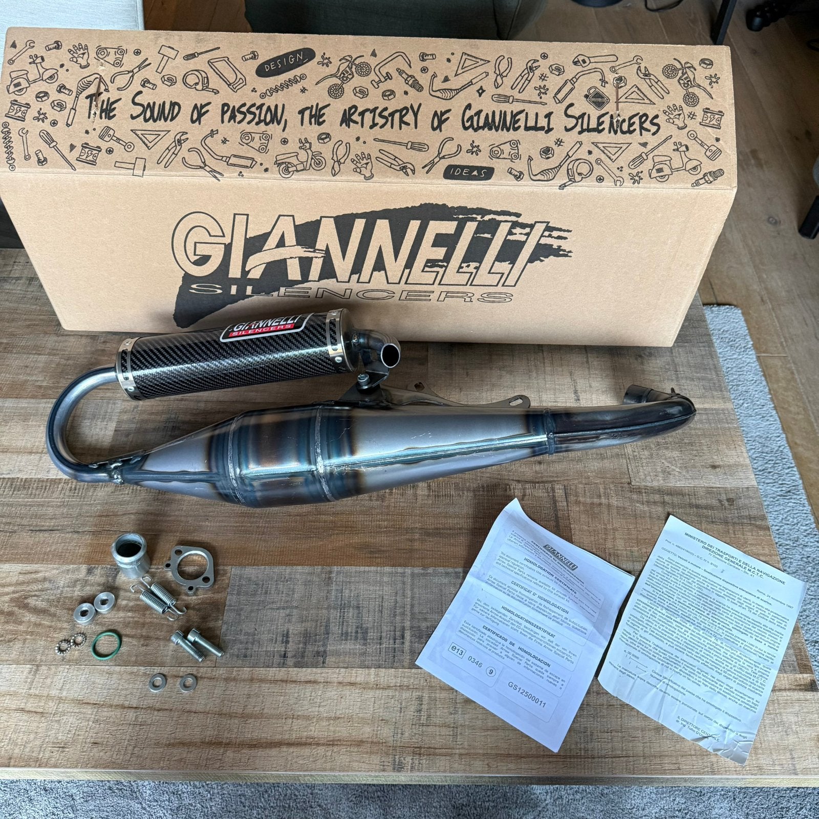 Uitlaat GIANNELLI SHOT V4, Fietsen en Brommers, Ophalen, Zo goed als nieuw