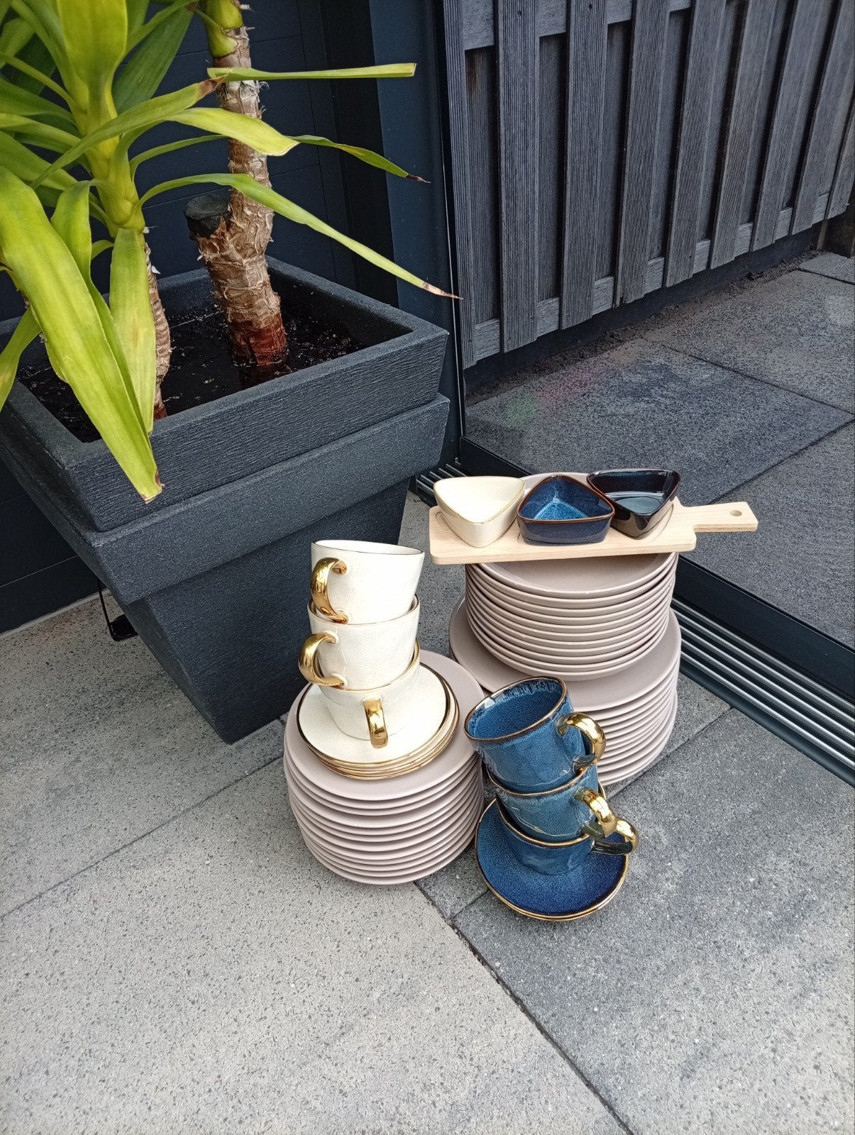 Borden set en kopjes te koop nog netjes, Ophalen of Verzenden