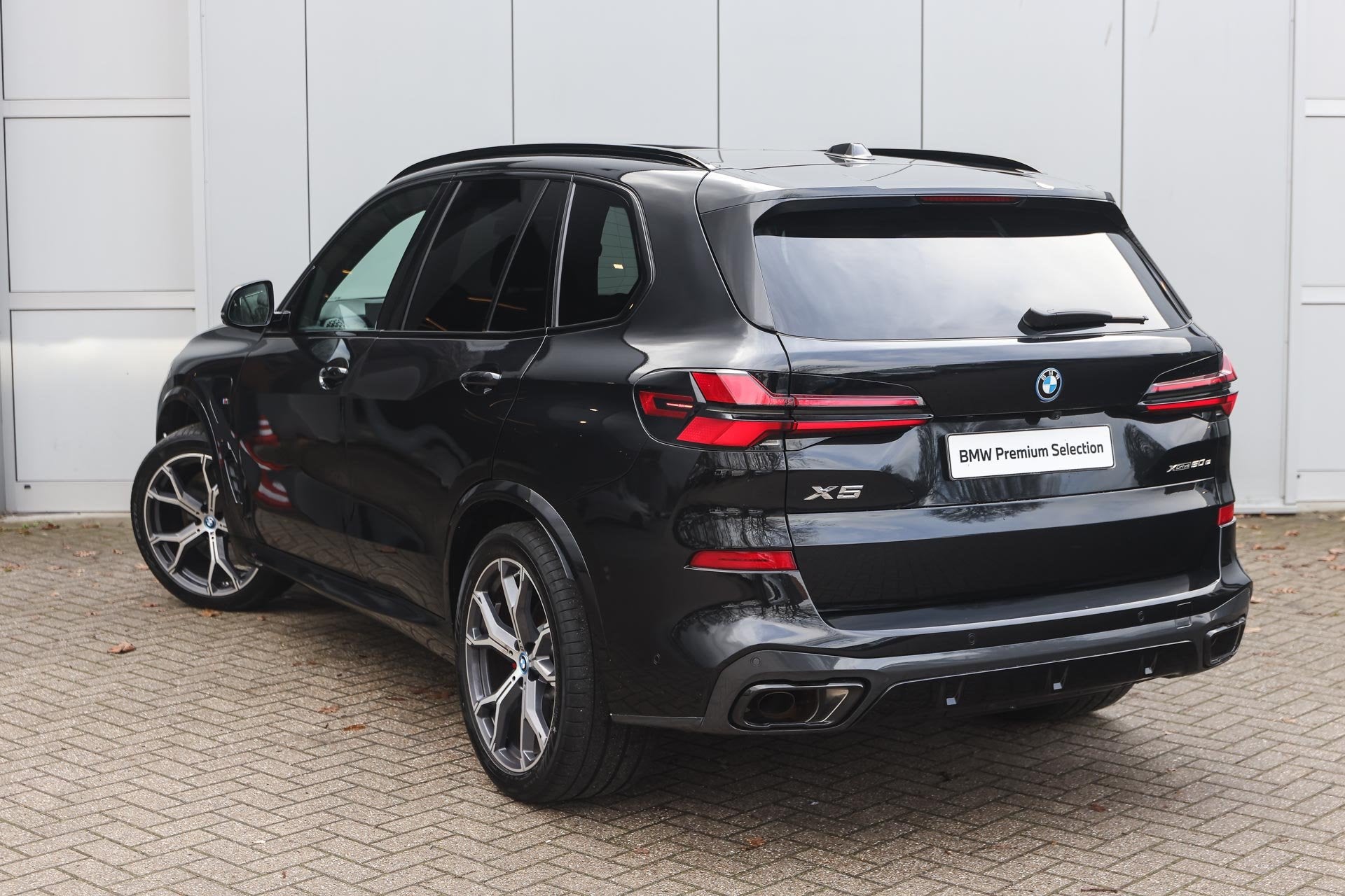 BMW X5 xDrive50e High Executive M Sport Automaat / Panoramad, Dealer onderhouden, Gebruikt, 2395 kg, Zwart