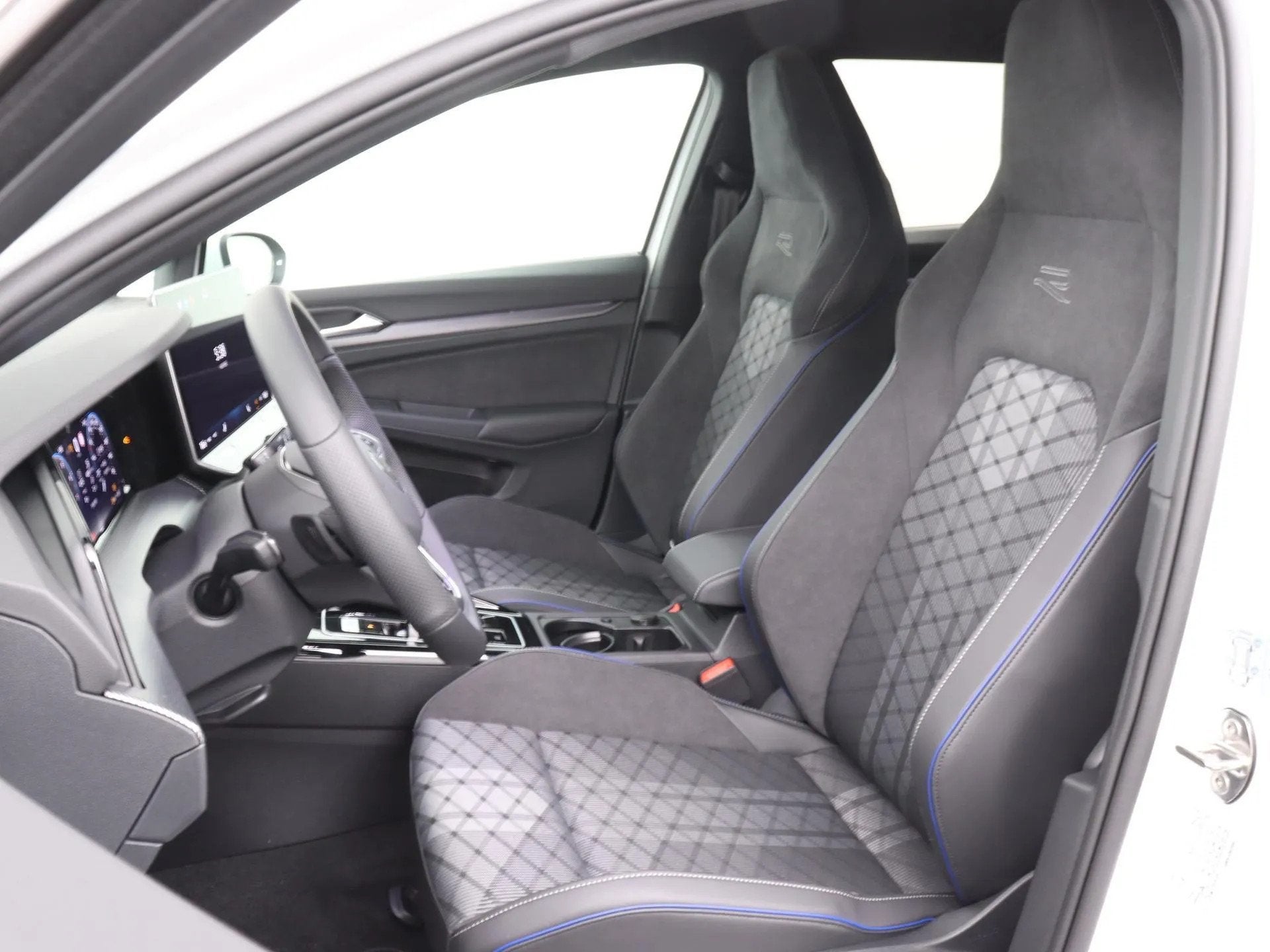 Volkswagen Golf Variant 1.5 eTSI R-Line Edition 116 PK Autom, Automatische klimaatregeling, 4 cilinders, 700 kg, 116 pk