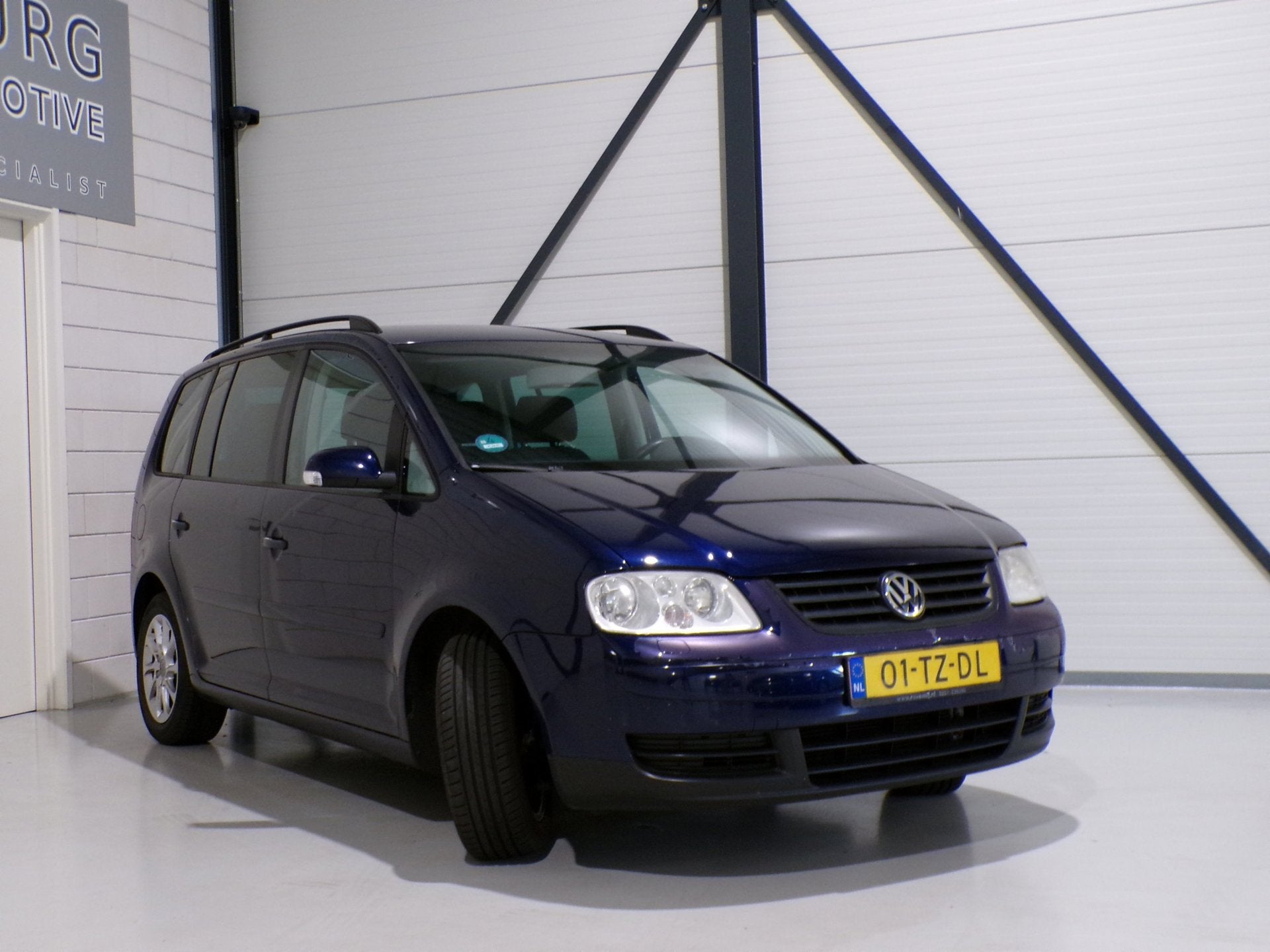 Volkswagen Touran 1.6 Athene 7P. "7 Persoons" Nieuwe-APK ! A, Auto's, Voorwielaandrijving, Stof, Gebruikt, 4 cilinders