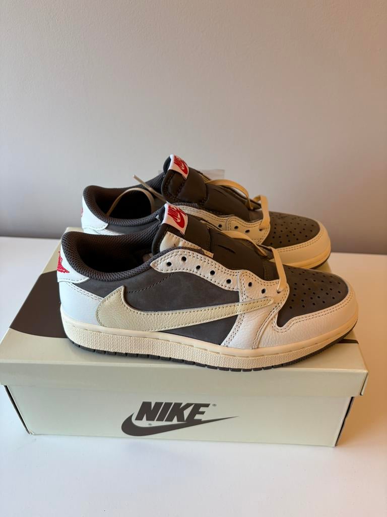 Travis scott jordan 1 low maat 38, Ophalen of Verzenden, Zo goed als nieuw, Overige kleuren