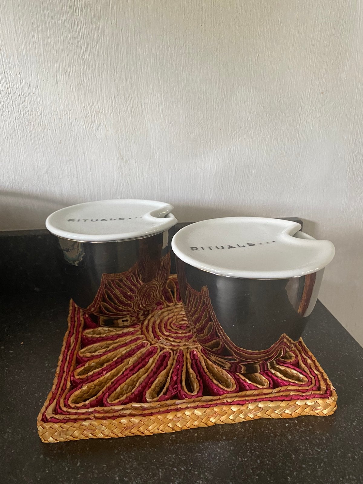 Rituals twee gave koffie of thee kopjes.samen voor 7,50, Ophalen, Zo goed als nieuw, Overige stijlen, Kop(pen) en/of Schotel(s)