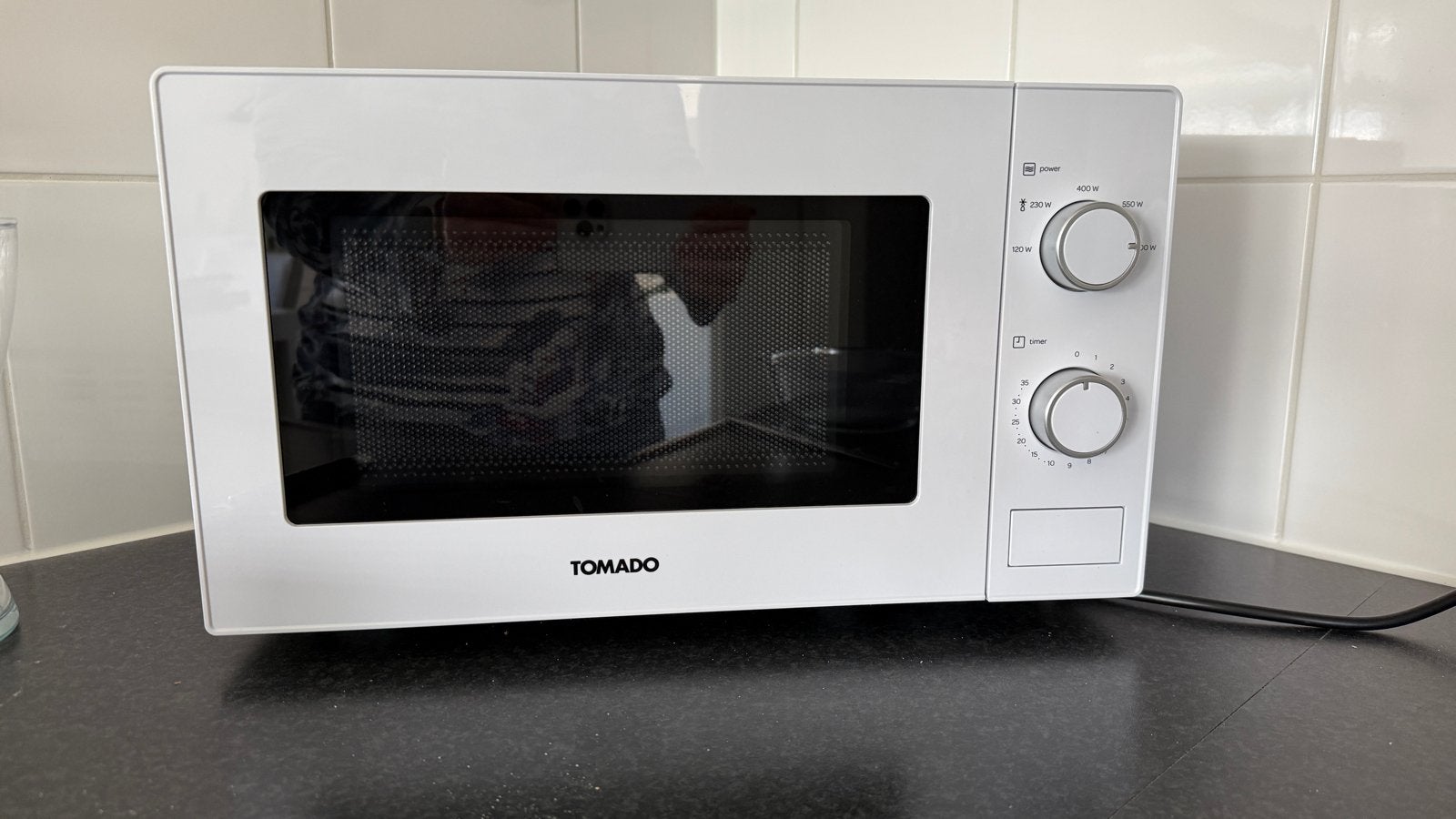 Nieuwe Tomado Magnetron - Vrijstaand. Simpel te bedienen, Witgoed en Apparatuur, Nieuw, Ophalen of Verzenden, Magnetron, Draaiplateau