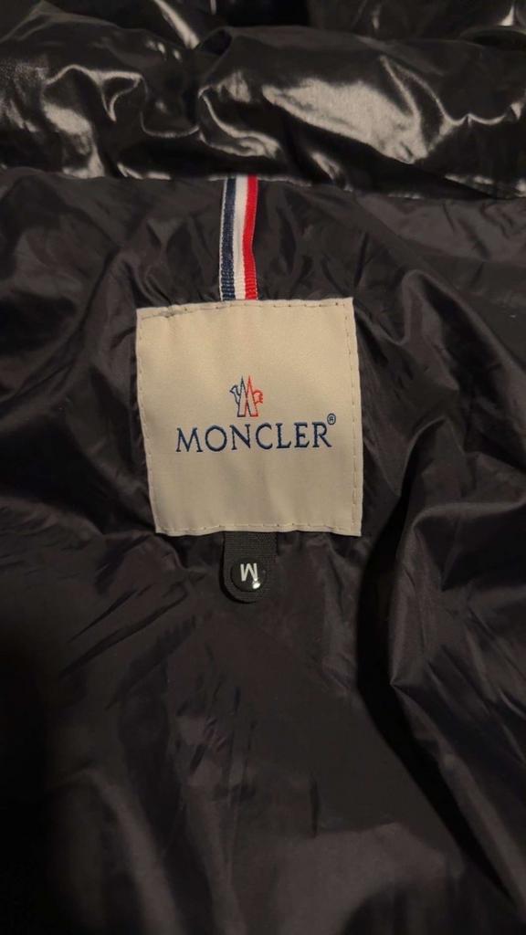 Moncler Montbeliard Jas Maat S/M - Zwart Glanzend, Ophalen, Nieuw, Maat 48/50 (M), Zwart