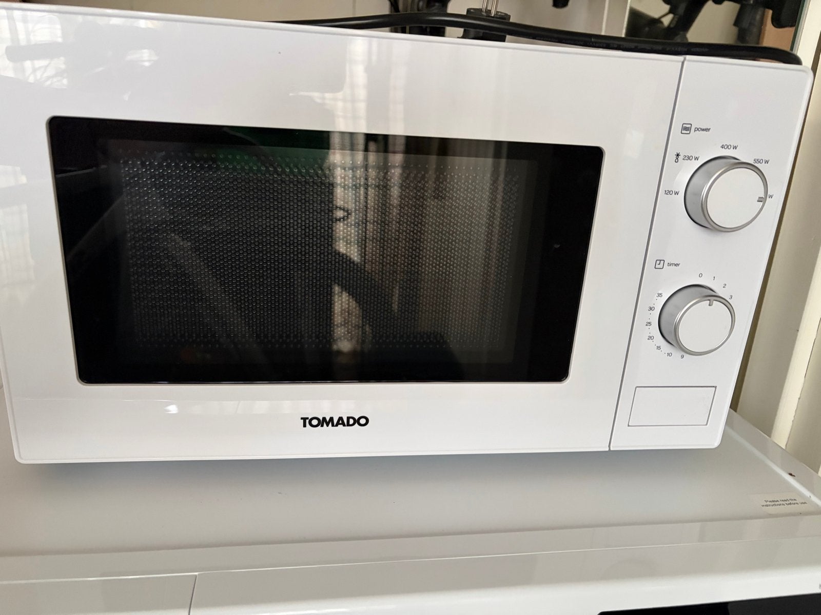 Tomado Magnetron - Wit - Zo goed als nieuw, Ophalen, Minder dan 45 cm, Draaiplateau, Vrijstaand
