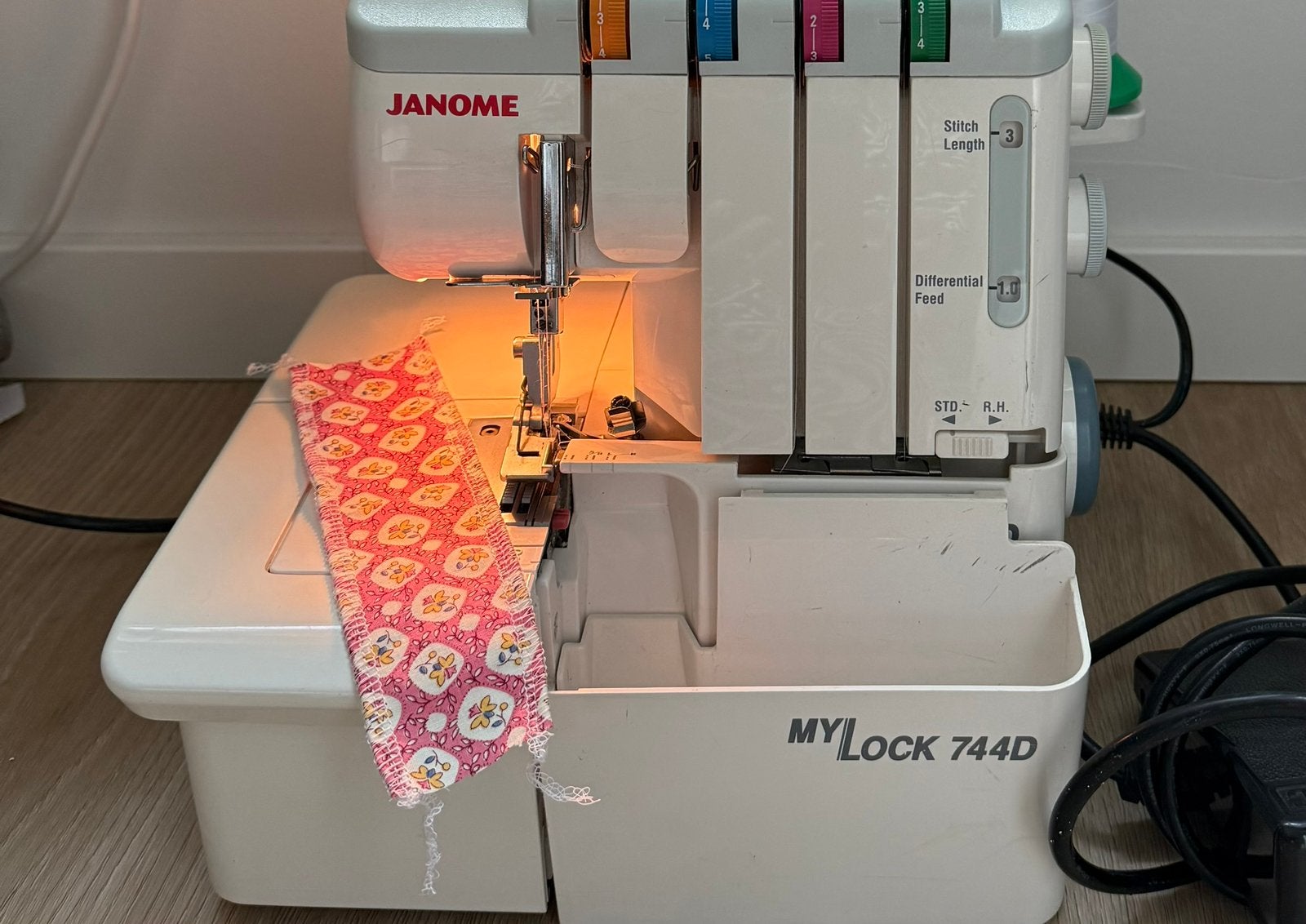 Janome Mylock 744D Lockmachine, Ophalen, Gebruikt, Onbekend, Lockmachine