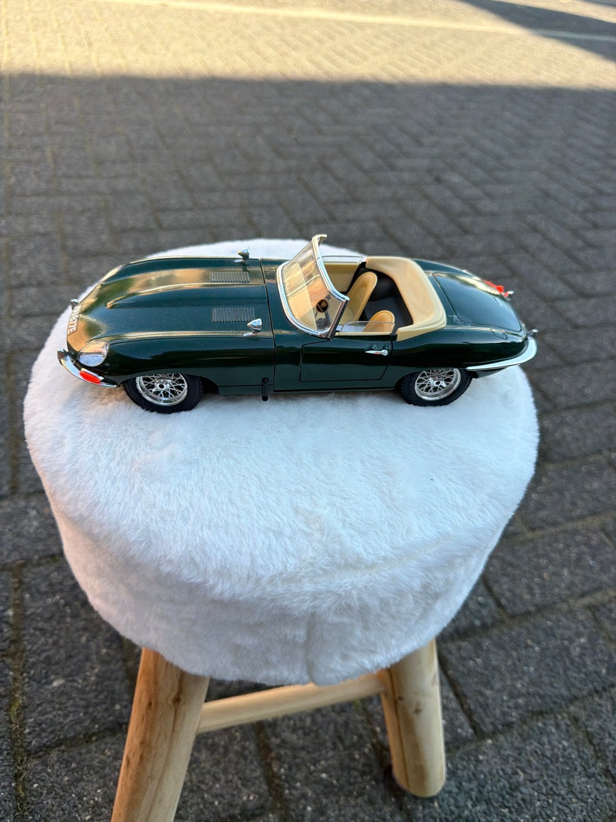 Burago Jaguar E (1961) Schaalmodel 1:18, Ophalen of Verzenden, Zo goed als nieuw, Auto, Bburago