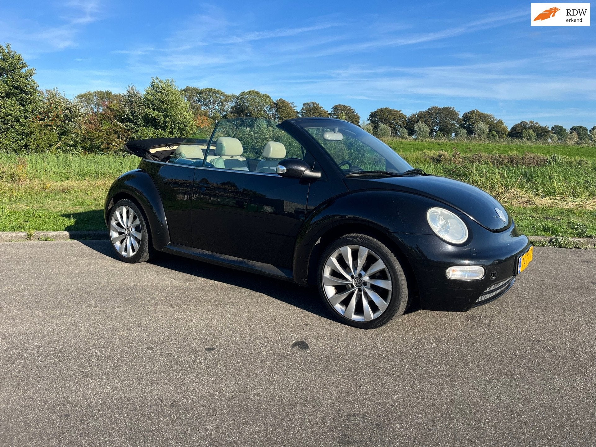 Volkswagen New Beetle Cabriolet 2.0 Highline, Gebruikt, Beetle (Kever), 4 cilinders, 4 stoelen