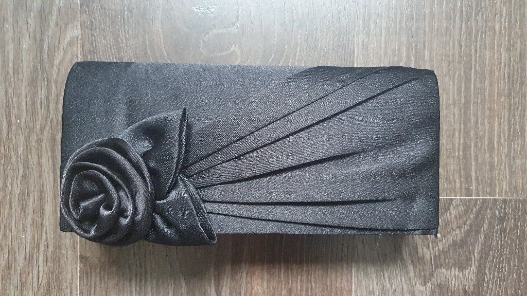 Kleine zwarte clutch met bloem, Ophalen, Zo goed als nieuw, Zwart, Avondtasje
