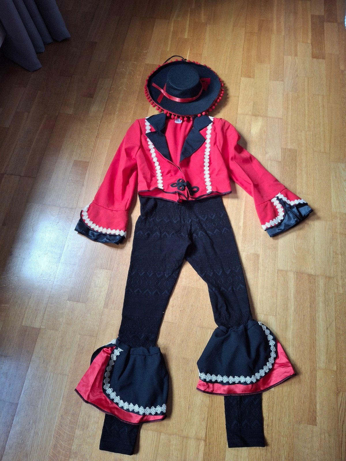te koop carnavalskleding, Ophalen, Gedragen, Maat 38/40 (M), Carnaval