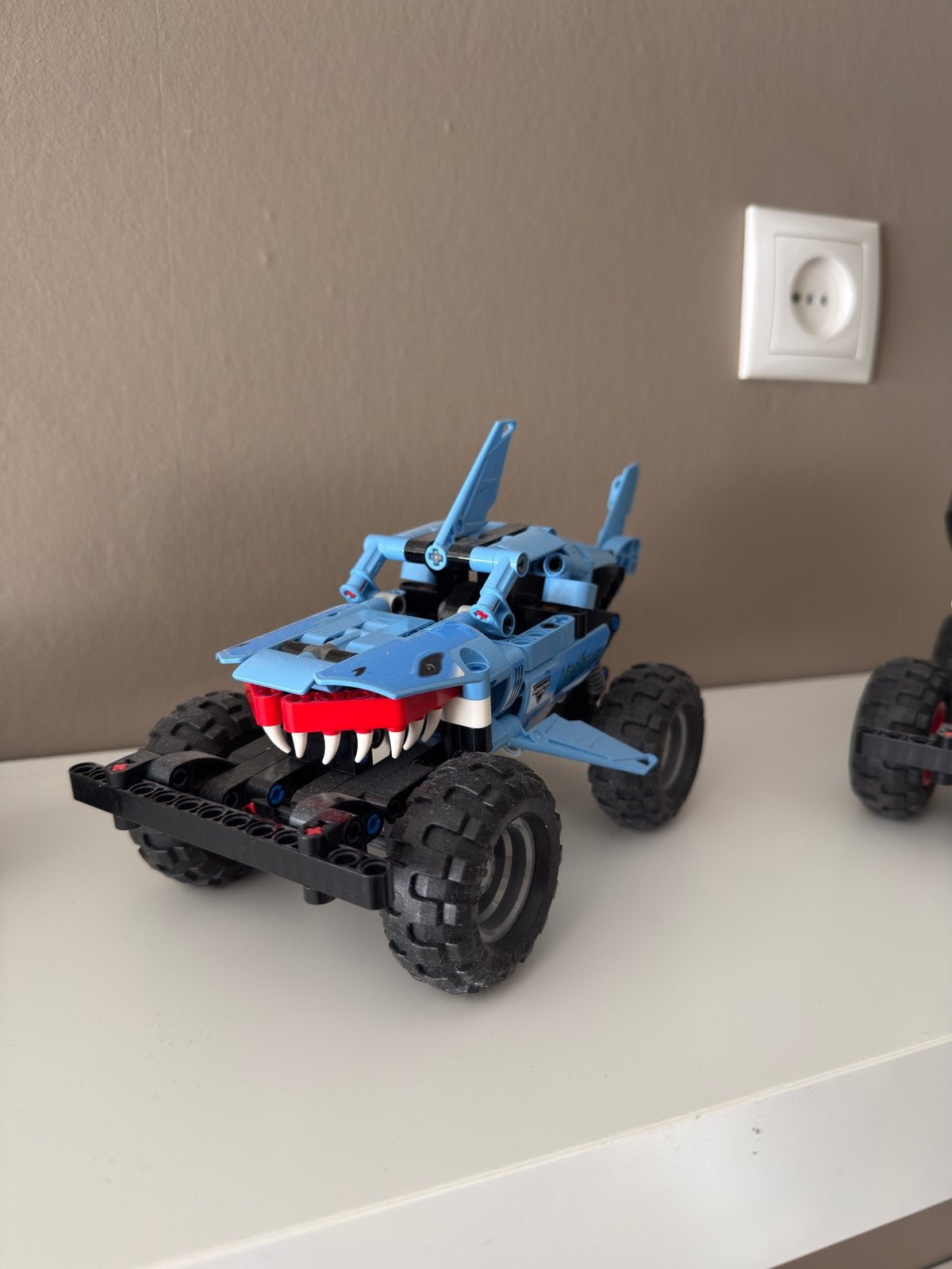 Lego Technic Monstertrucks, Ophalen of Verzenden, Zo goed als nieuw, Overige schalen