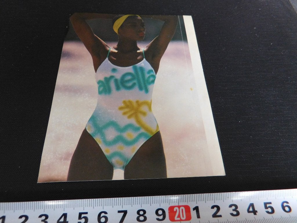 sticker Ariella, Ophalen, Zo goed als nieuw