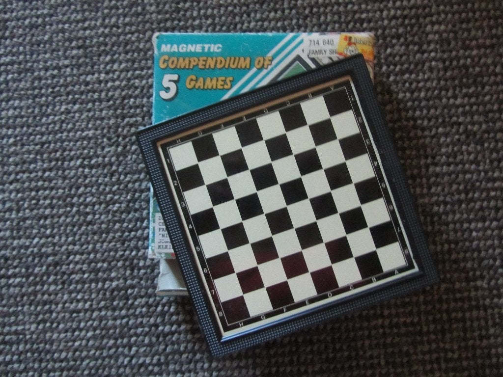 5 spelletjes in 1 doosje, makkelijk mee te nemen, Hobby en Vrije tijd, Gezelschapsspellen | Bordspellen, Een of twee spelers, Ophalen of Verzenden