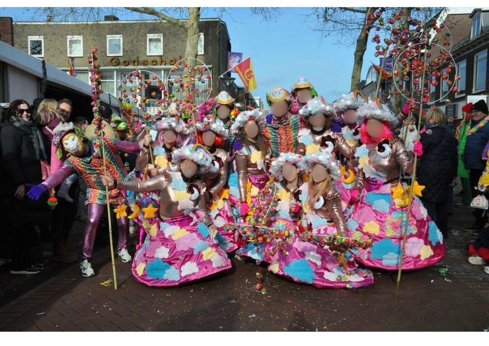 Carnavalskleding  loopgroep 22 personen - 1e prijs gewonnen!, Ophalen, Carnaval, Maat 42/44 (L), Kleding